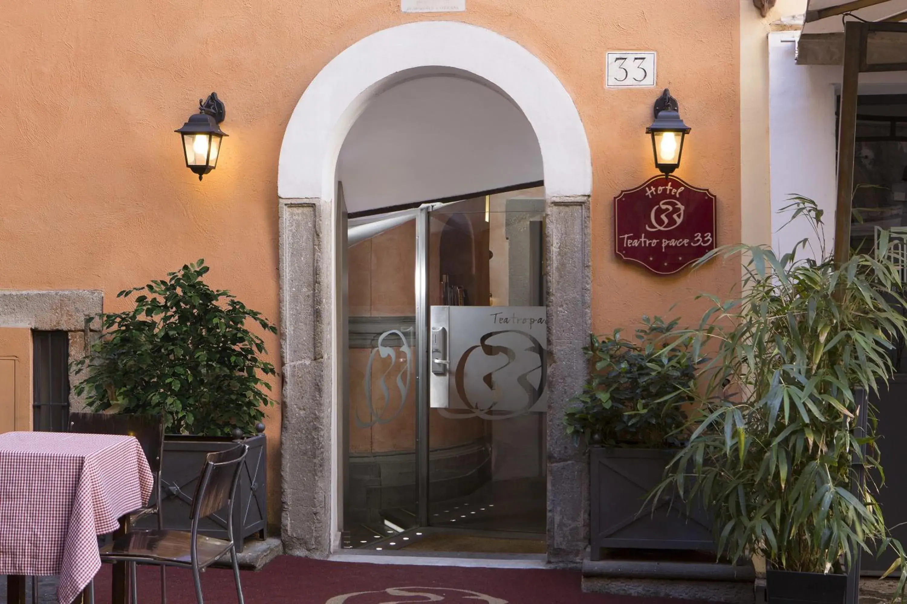 Facade/entrance in Hotel Teatro Pace