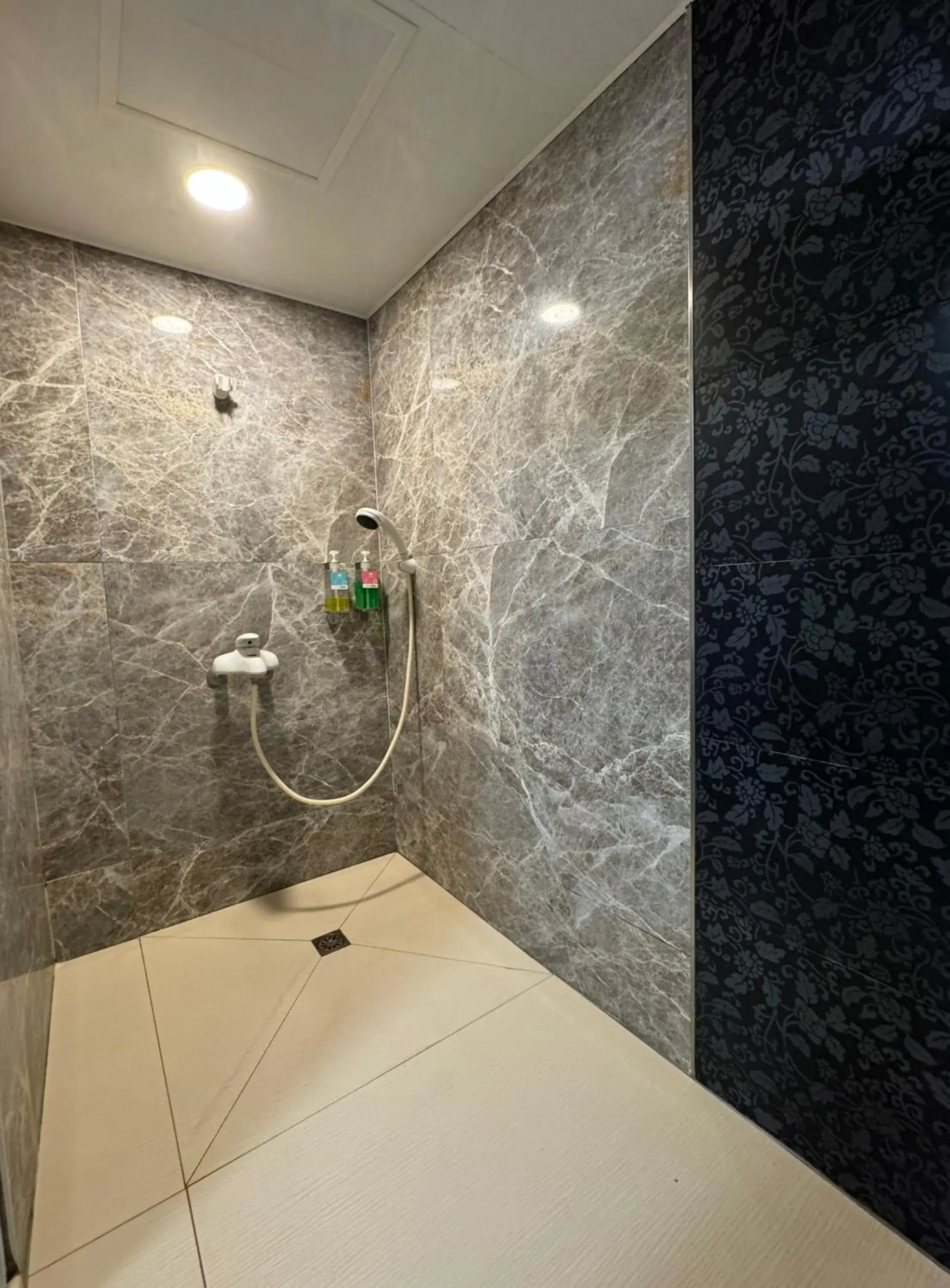 Shower, Bathroom in Ai-Lai Fashion Hotel