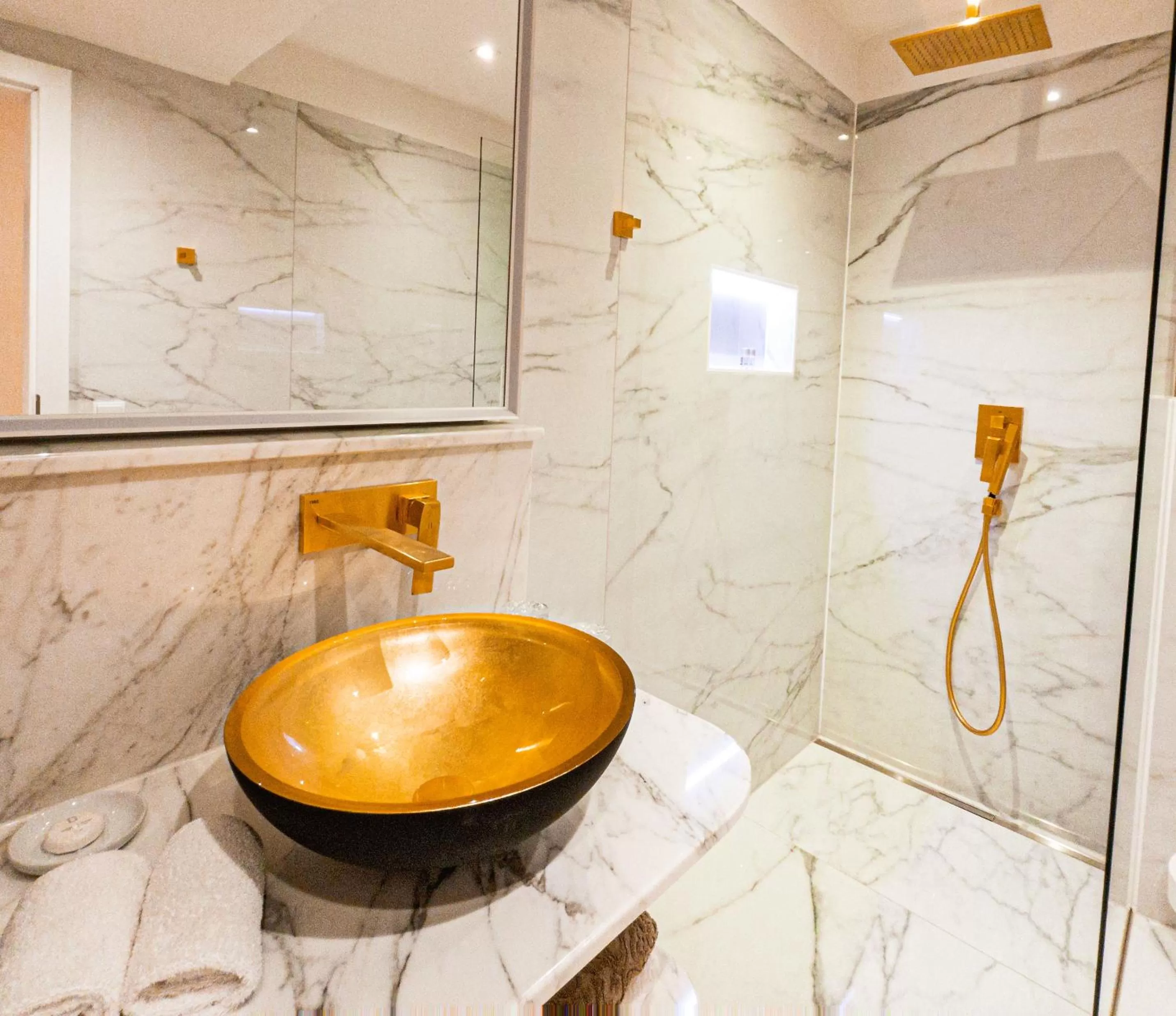 Bathroom in Gasthof Lend-Platzl