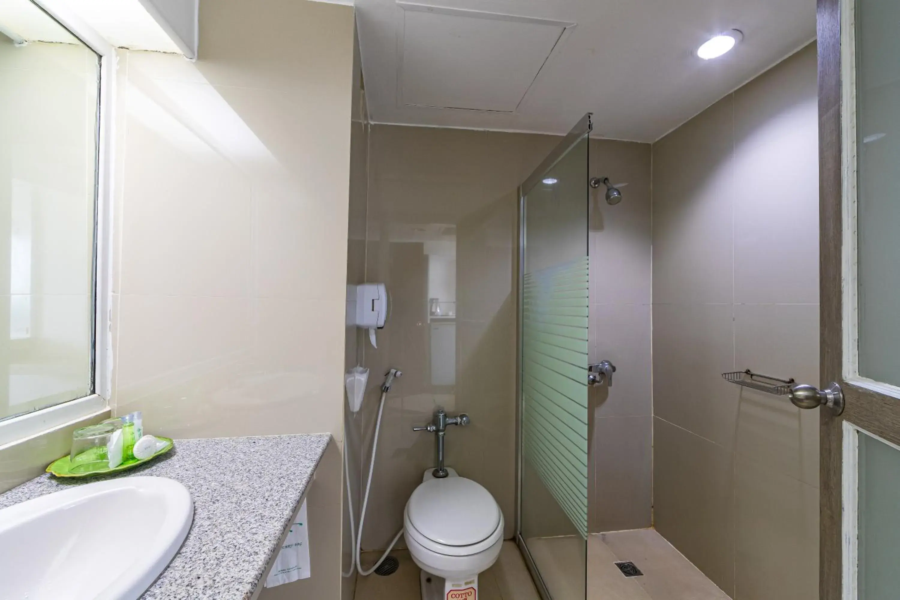 Property building, Bathroom in Thongtarin Hotel (SHA Plus)