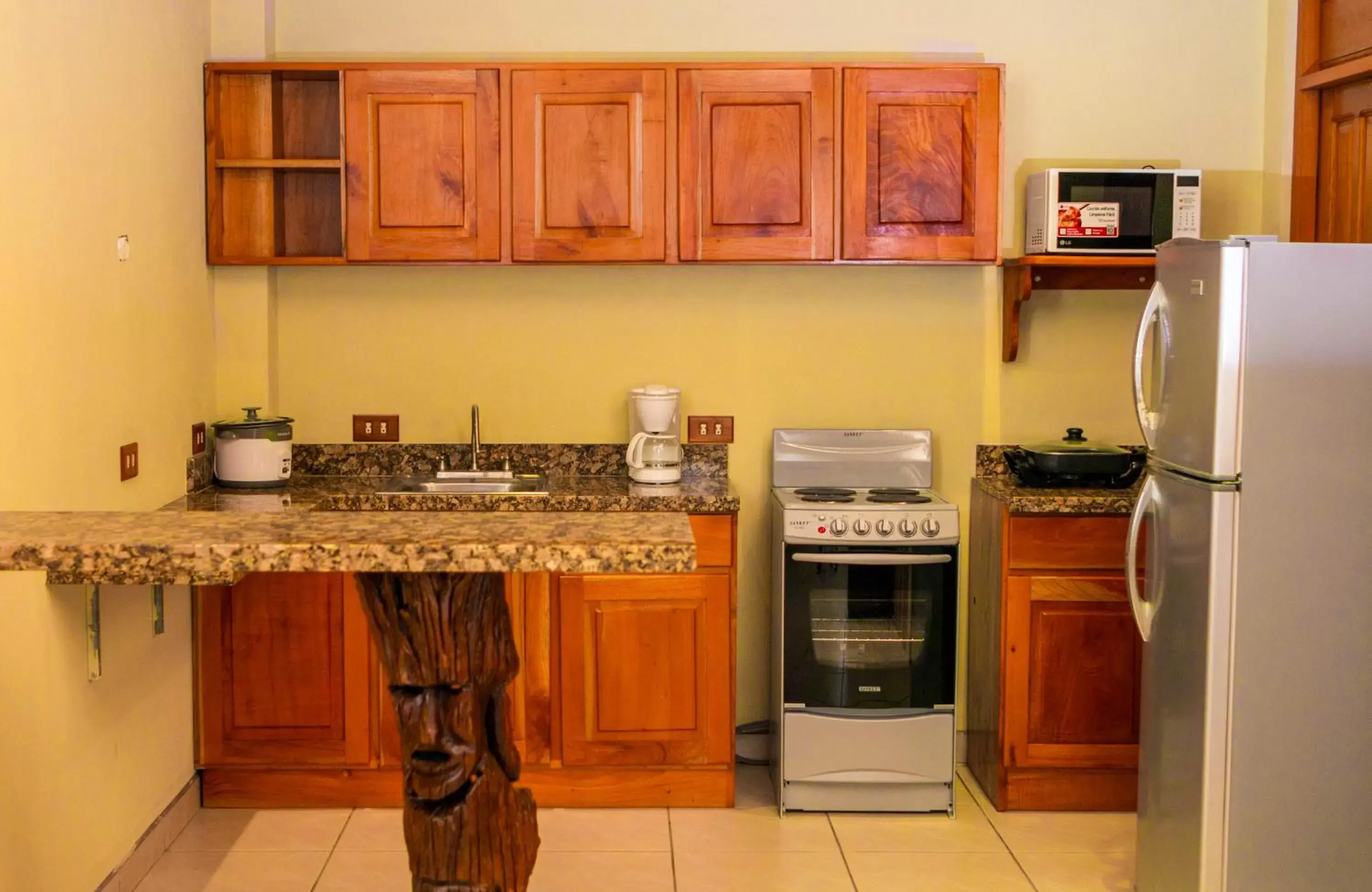 Kitchen or kitchenette, Kitchen/Kitchenette in Pacifico Loft Hotel