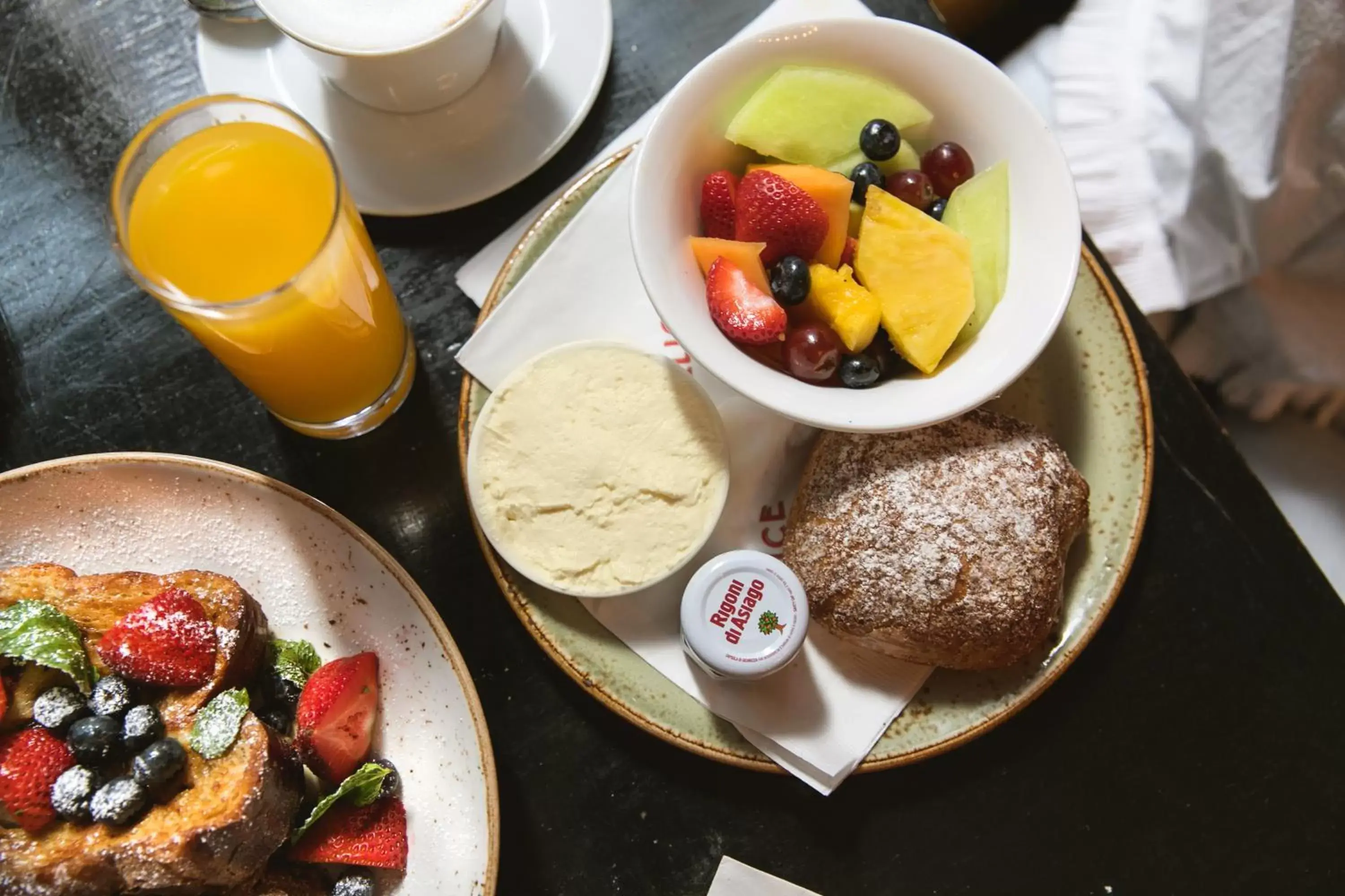 Breakfast in Gild Hall, A Thompson Hotel, by Hyatt Breakfast in Gild Hall, A Thompson Hotel, by Hyatt