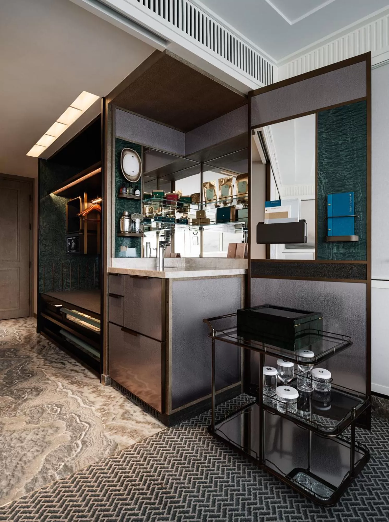 Coffee/tea facilities in Island Shangri-La, Hong Kong