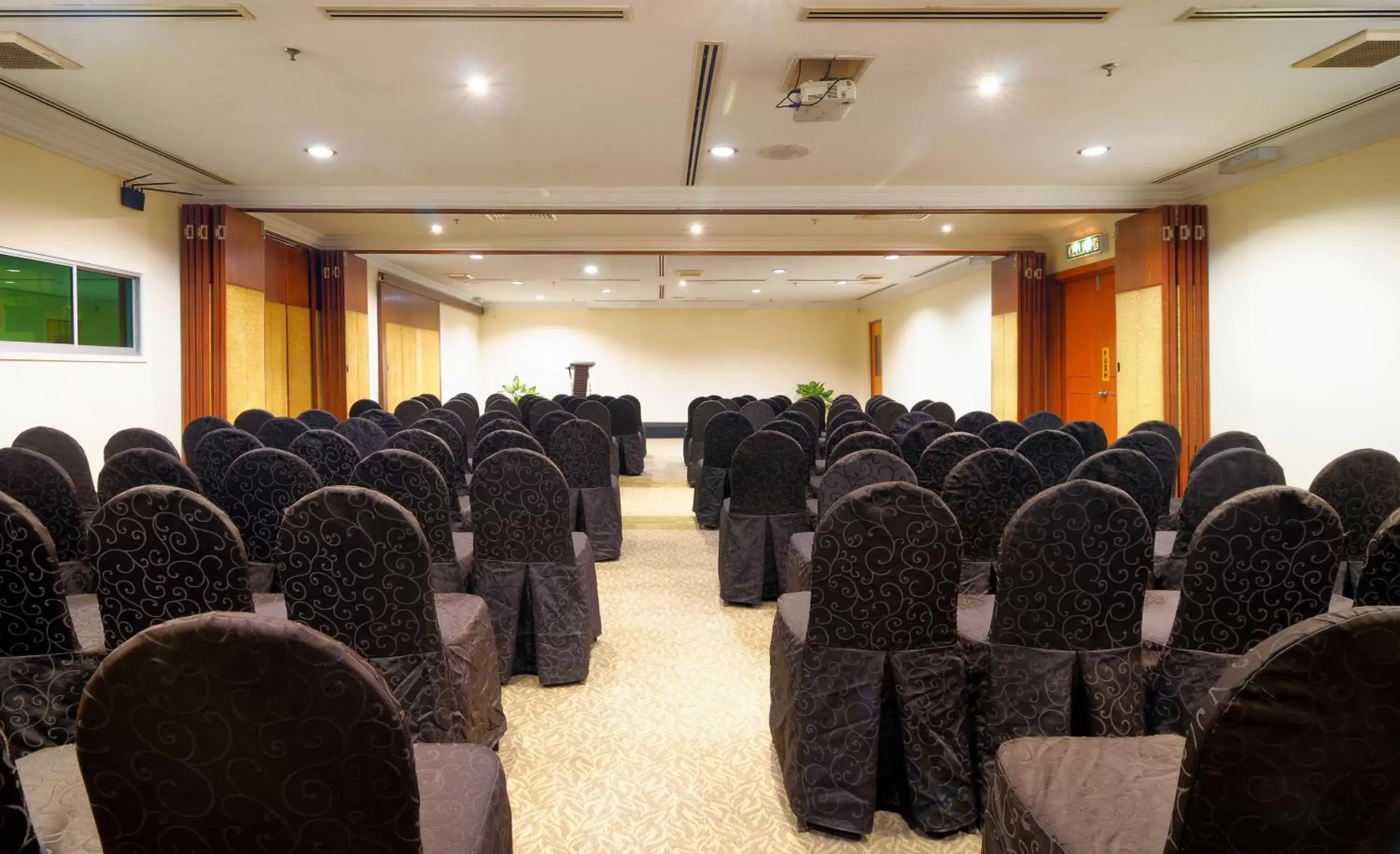 Business facilities in Hotel Shangri-la Kota Kinabalu