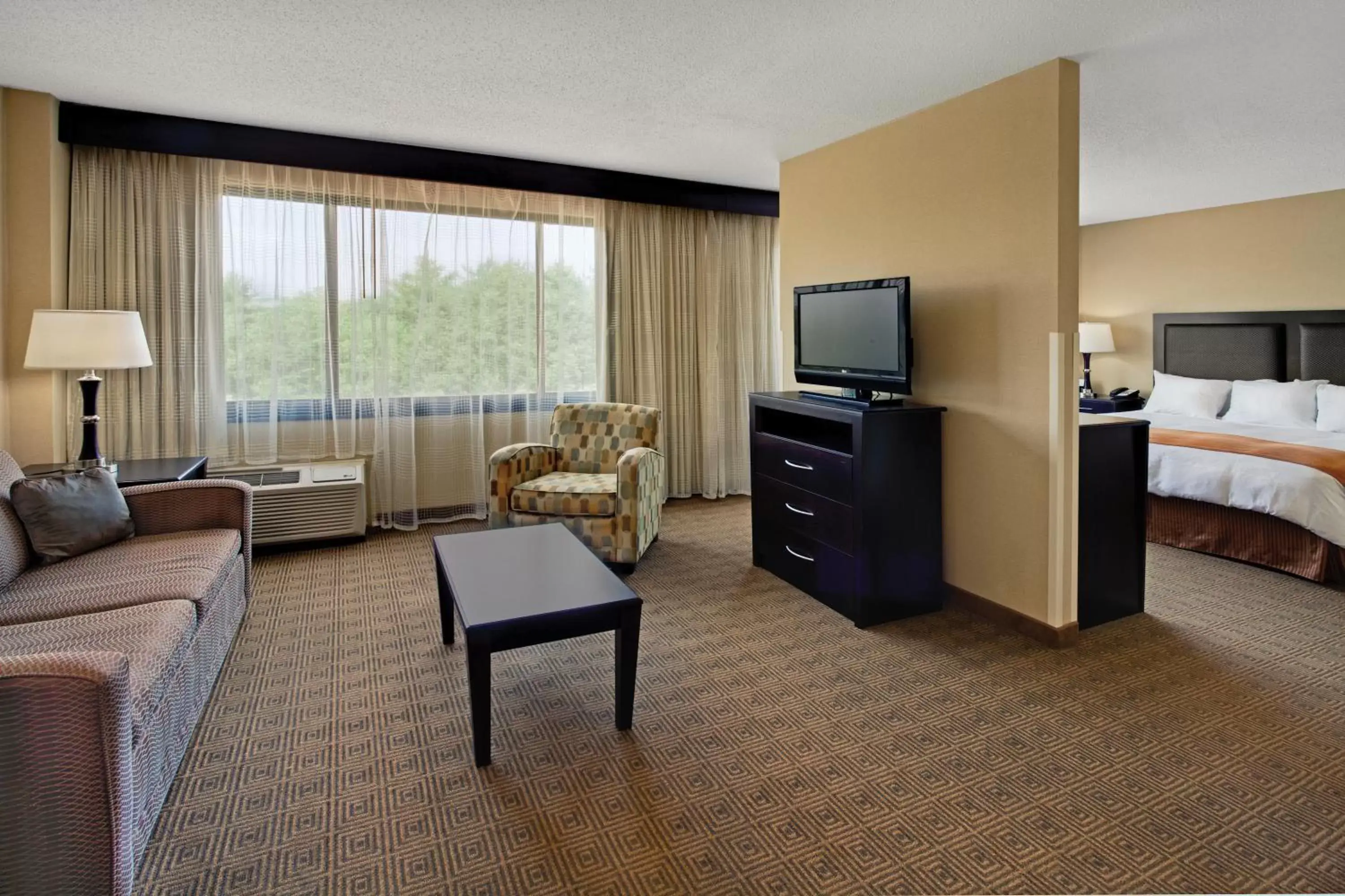 Living room, Seating Area in Radisson Freehold