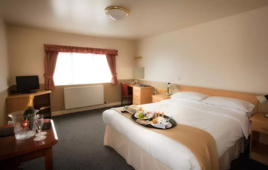 Bed in Moreton Park Hotel