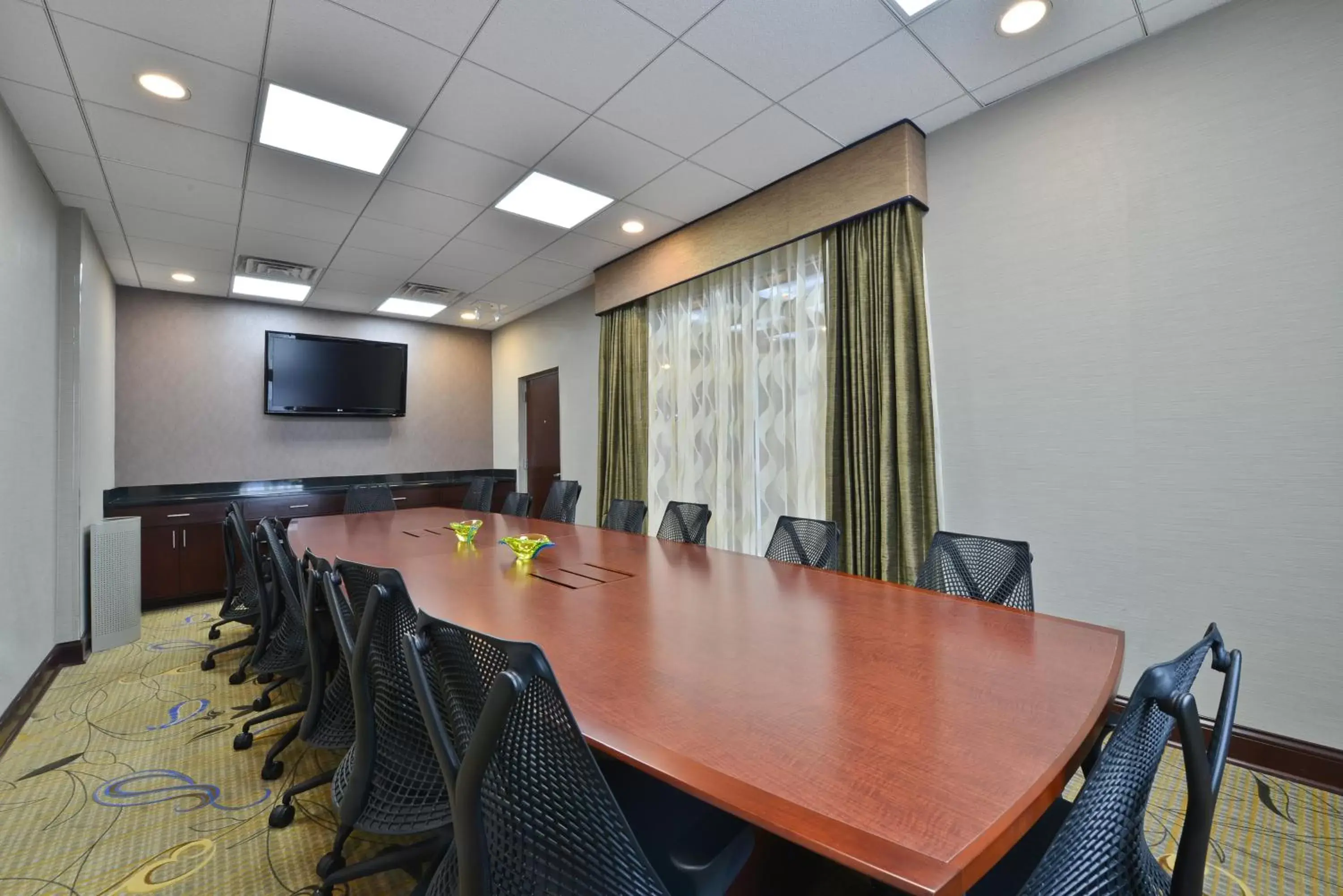 Business facilities in Wyndham Garden Elk Grove Village - O'Hare