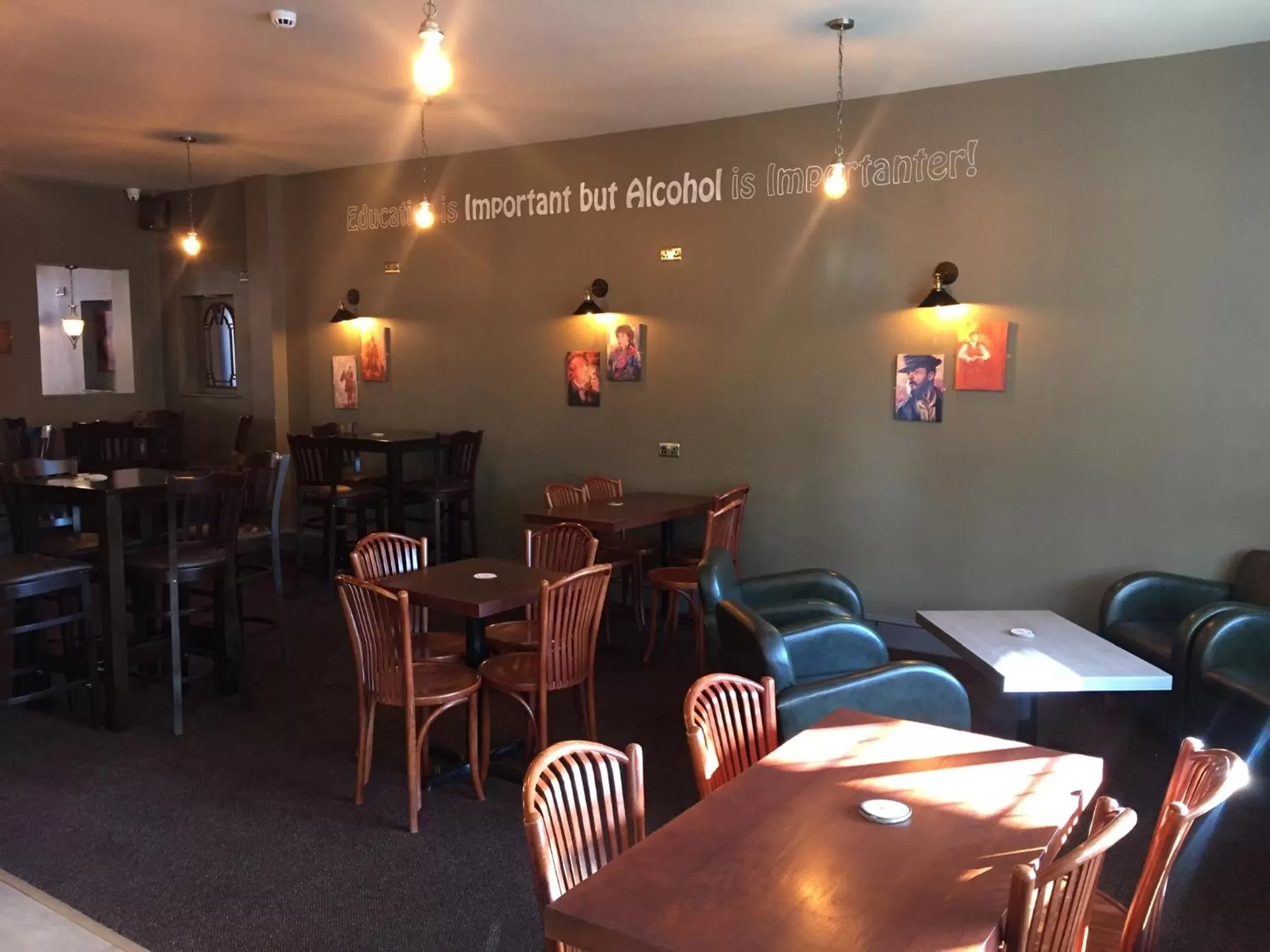 Lounge or bar in The Woodhouse Inn