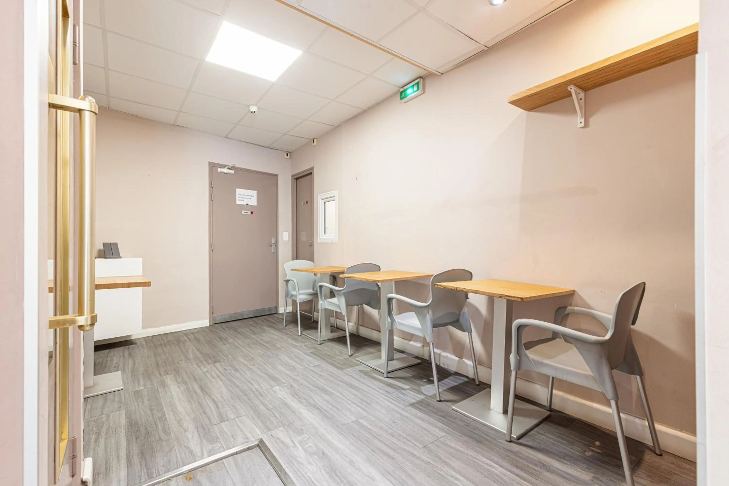 Dining area in Naomi Cannes