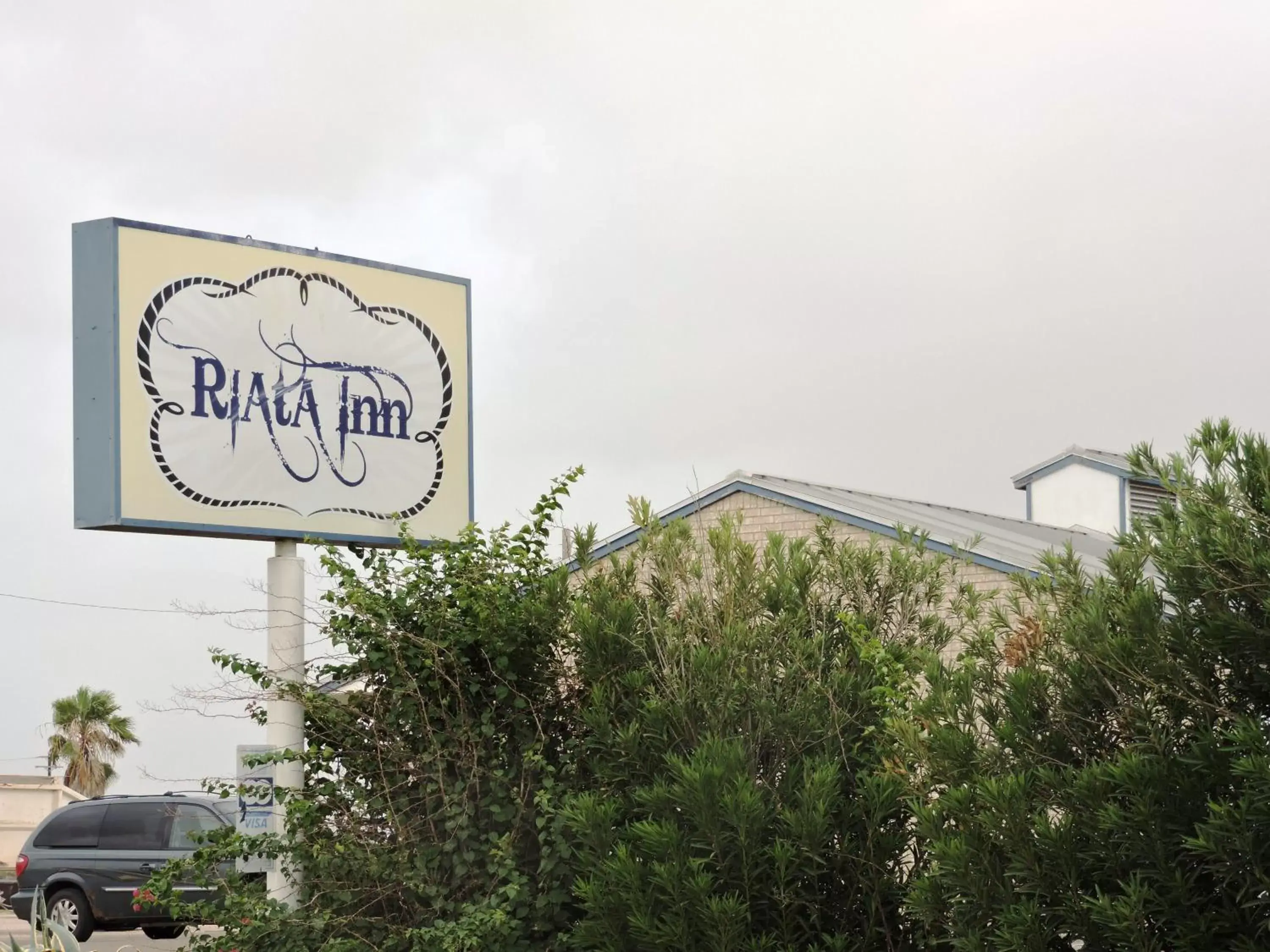 Riata Inn - Crystal City