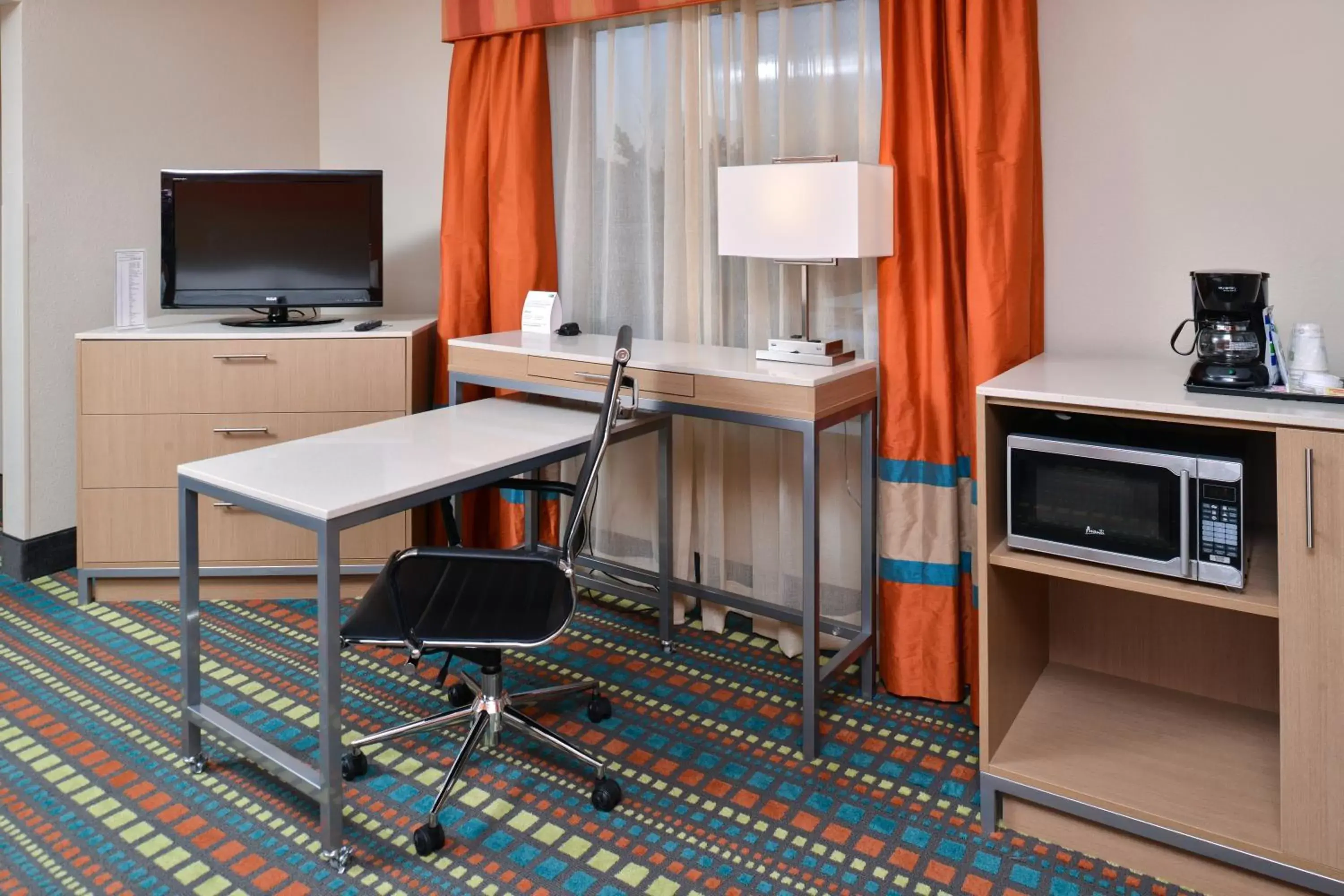 Photo of the whole room, TV/Entertainment Center in Holiday Inn Express Albuquerque N - Bernalillo, an IHG Hotel