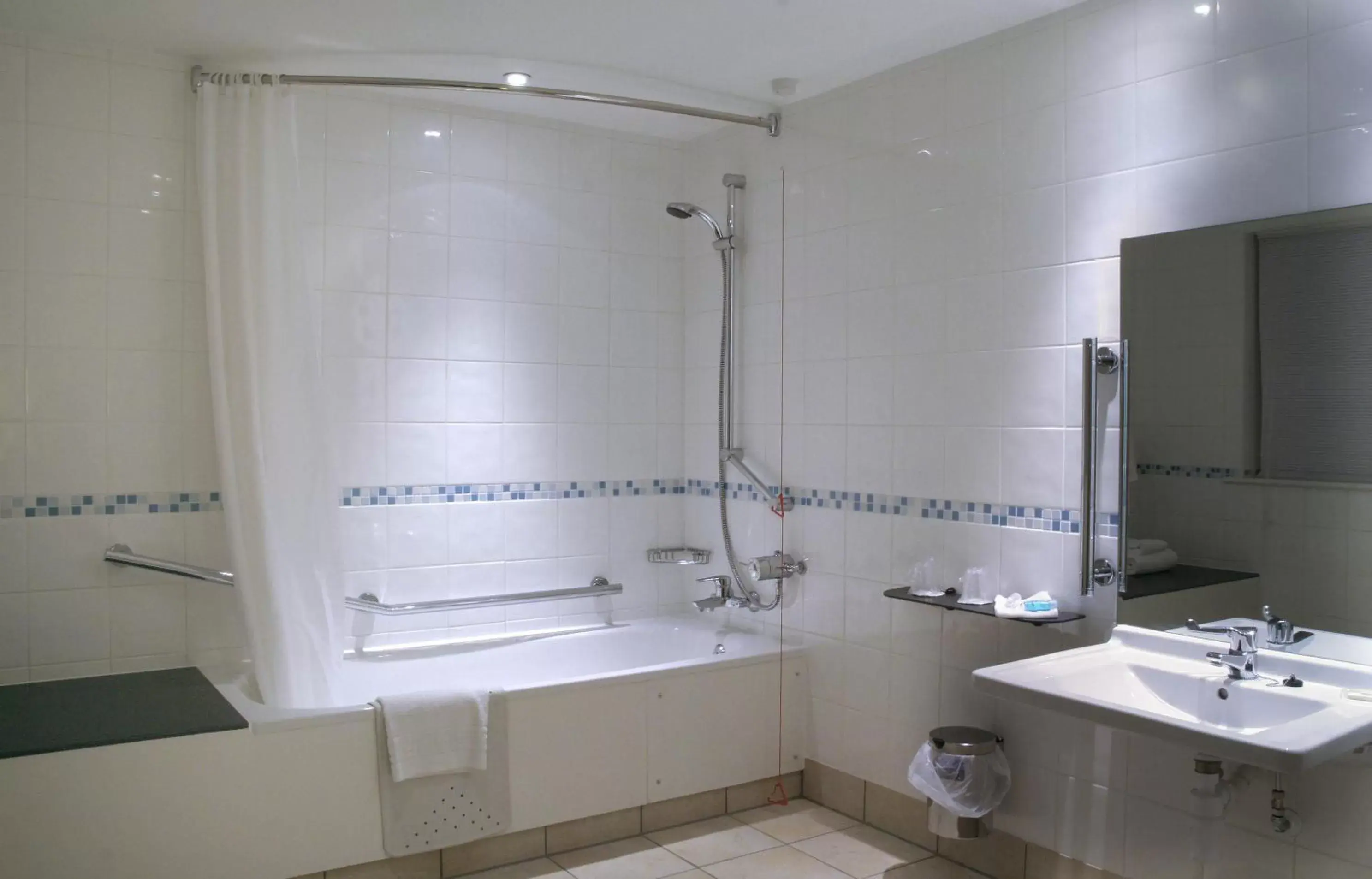Shower, Bathroom in Holiday Inn Chester South, an IHG Hotel