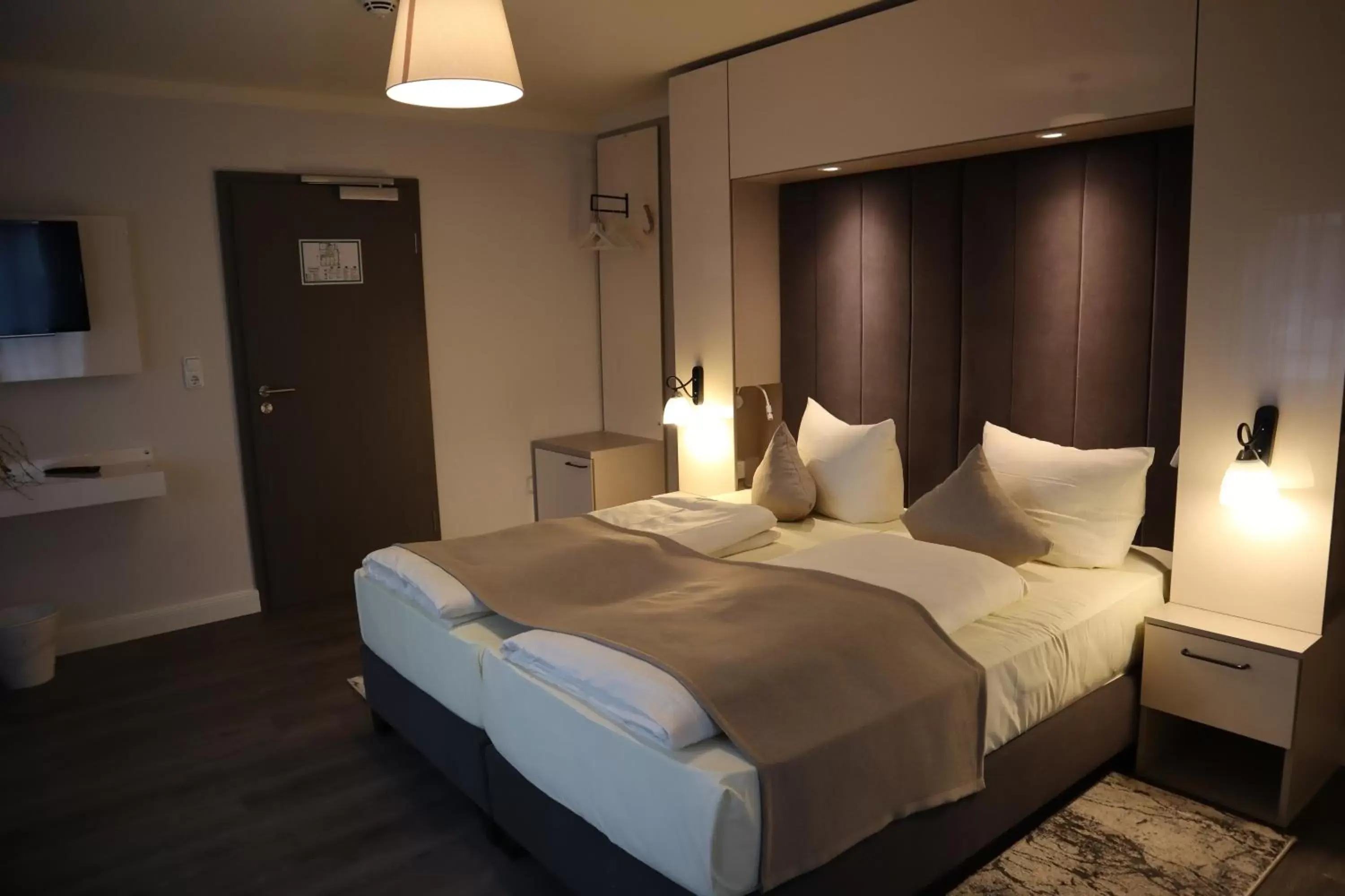 Double Room with Private Bathroom - single occupancy in Hotel Bispinger Hof Double Room with Private Bathroom - single occupancy in Hotel Bispinger Hof