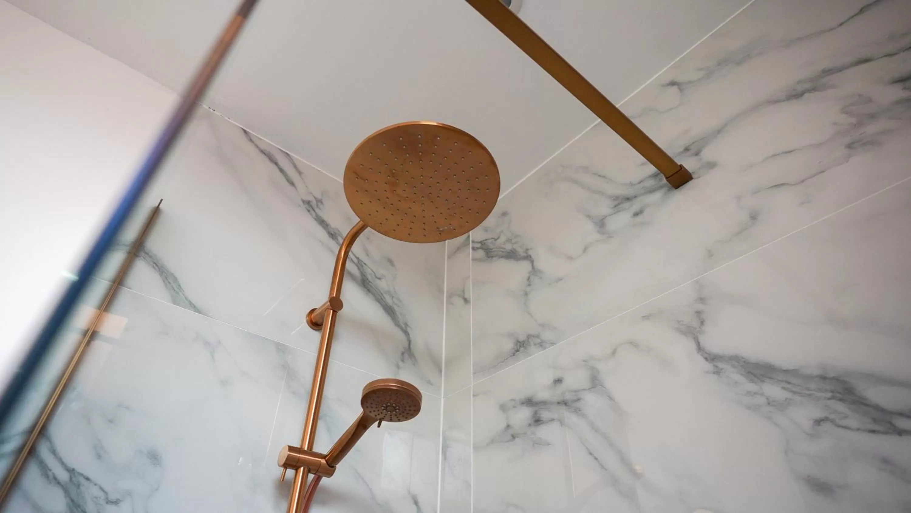 Shower in Hotel de Maître de Vaughan