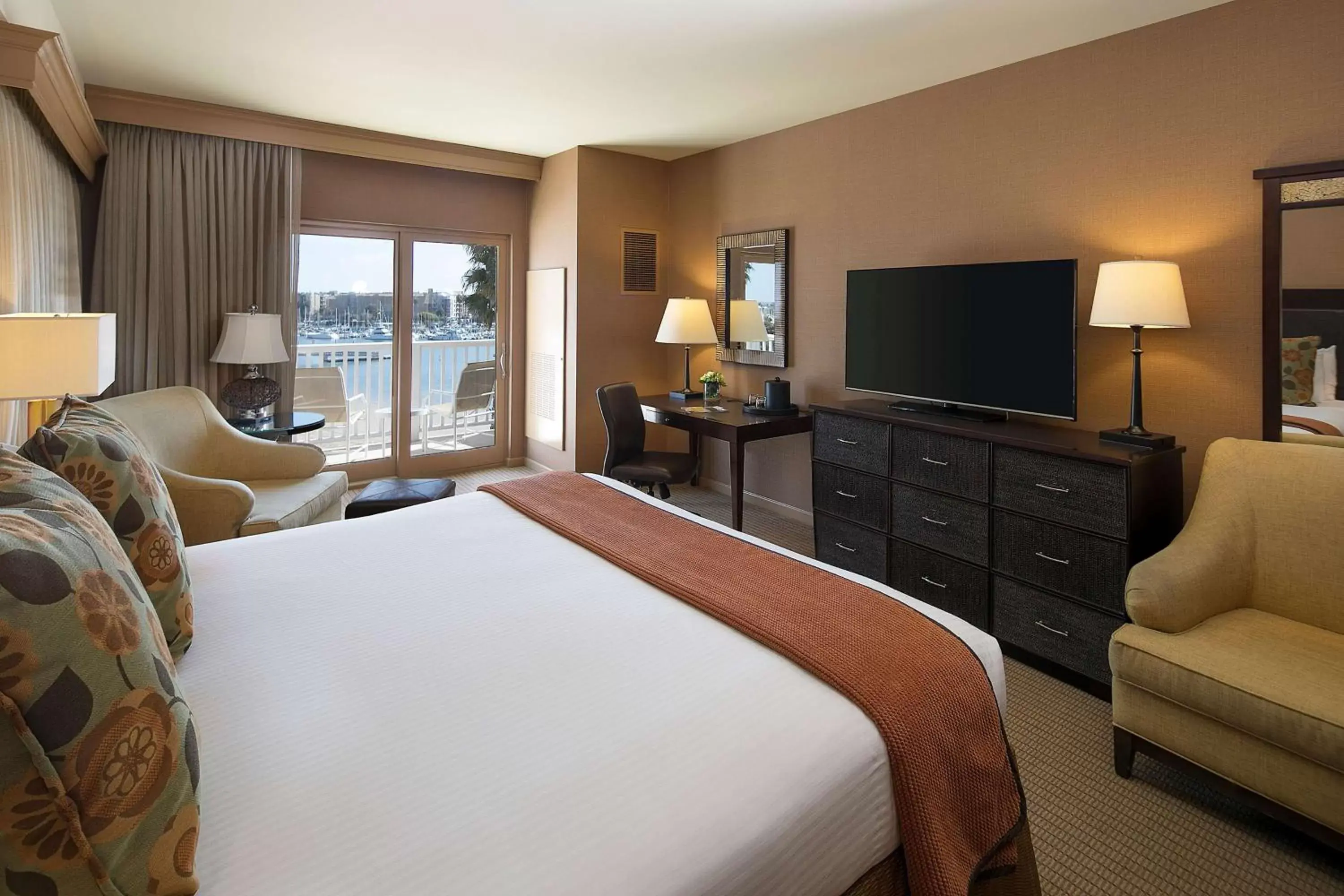 Bed, TV/Entertainment Center in Jamaica Bay Inn Marina Del Rey Tapestry Collection by Hilton