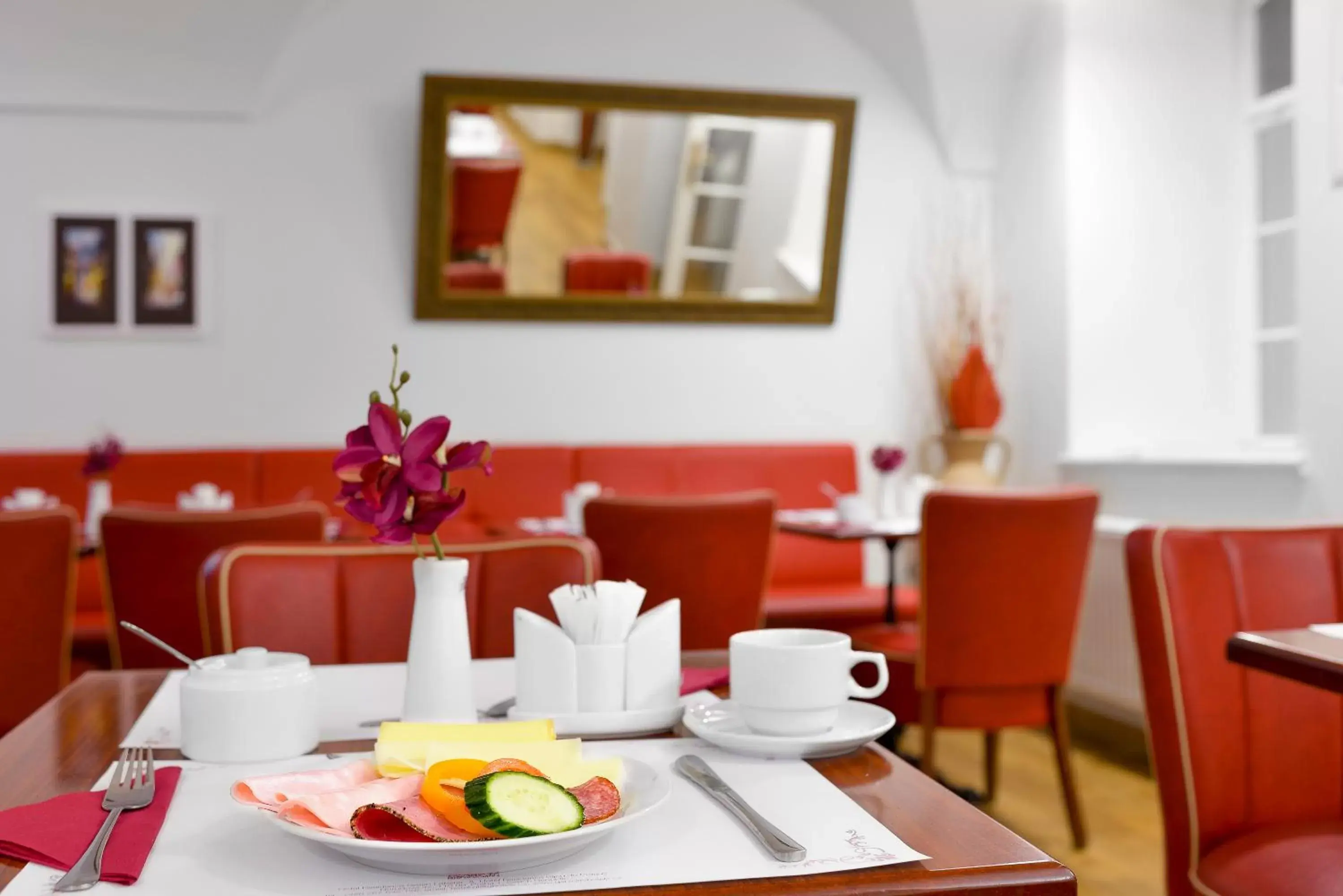 Buffet breakfast, Restaurant/Places to Eat in Hotel Residence Green Lobster