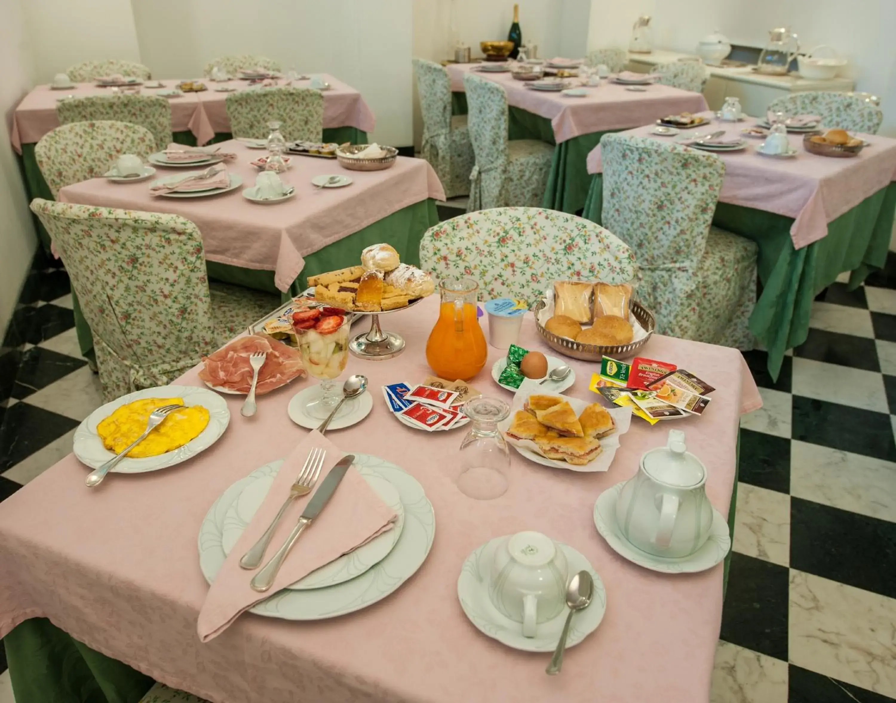 Continental breakfast, Restaurant/Places to Eat in Hotel Villa Giulia