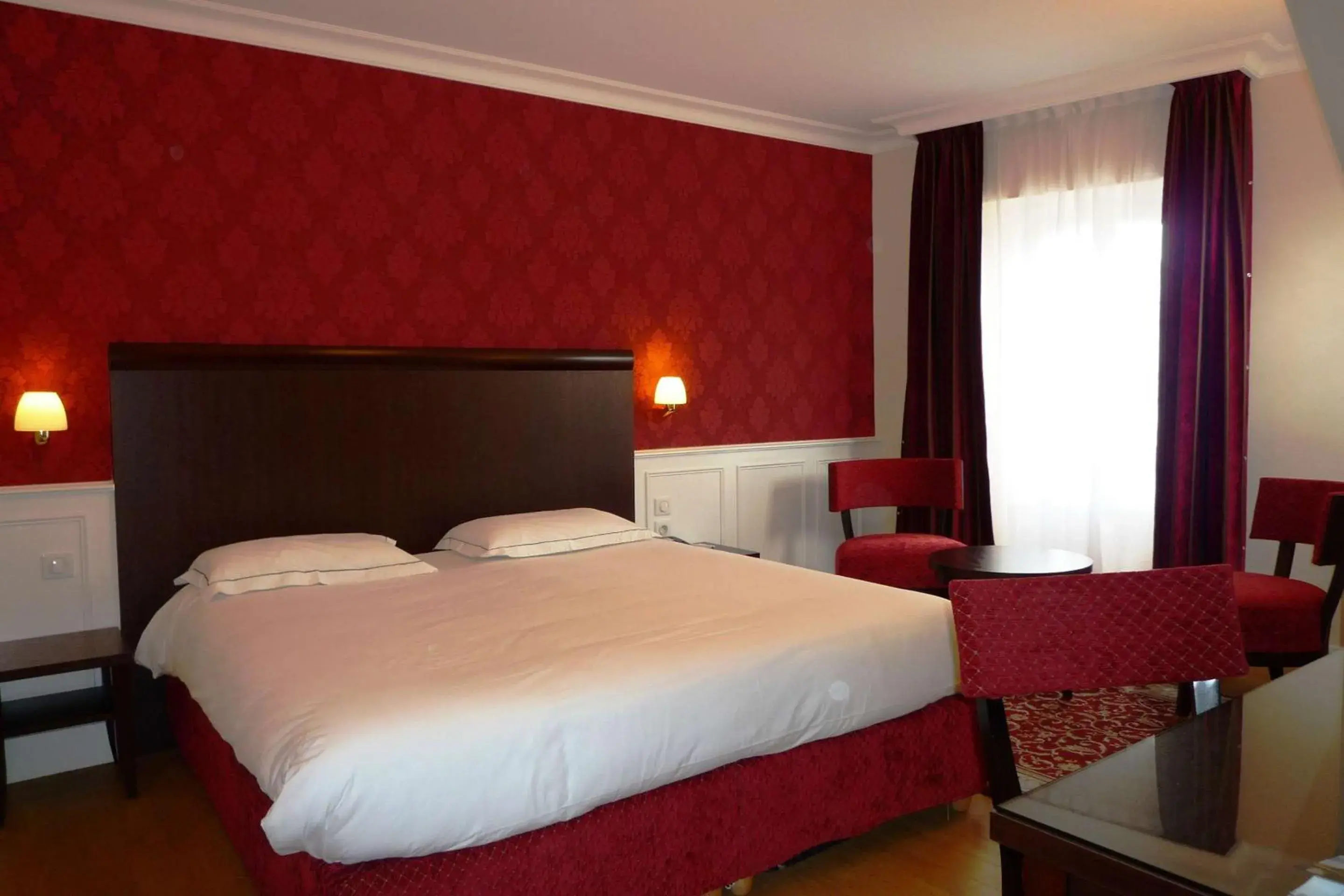 Photo of the whole room, Bed in Best Western Plus Hotel D'Angleterre