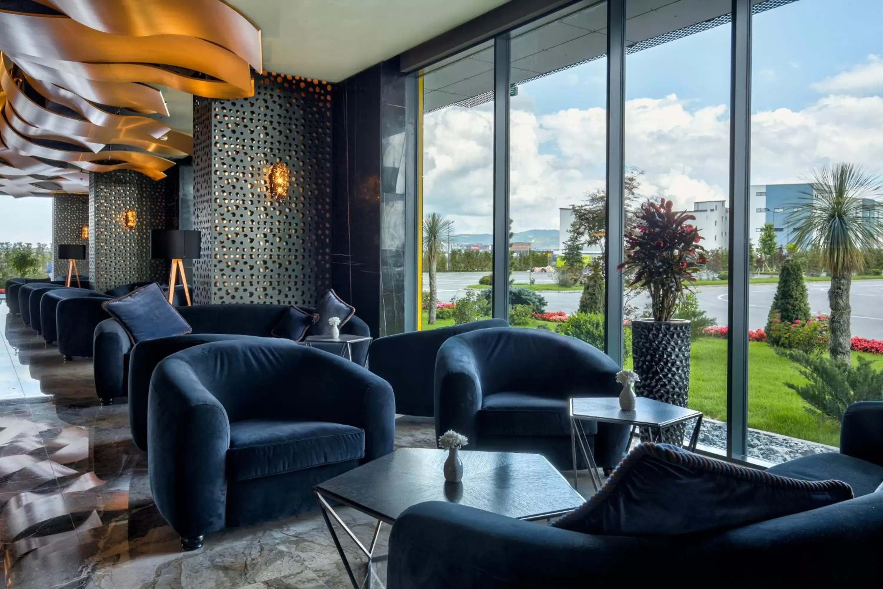 Restaurant/places to eat in Emerald Hotel Restaurant/places to eat in Emerald Hotel