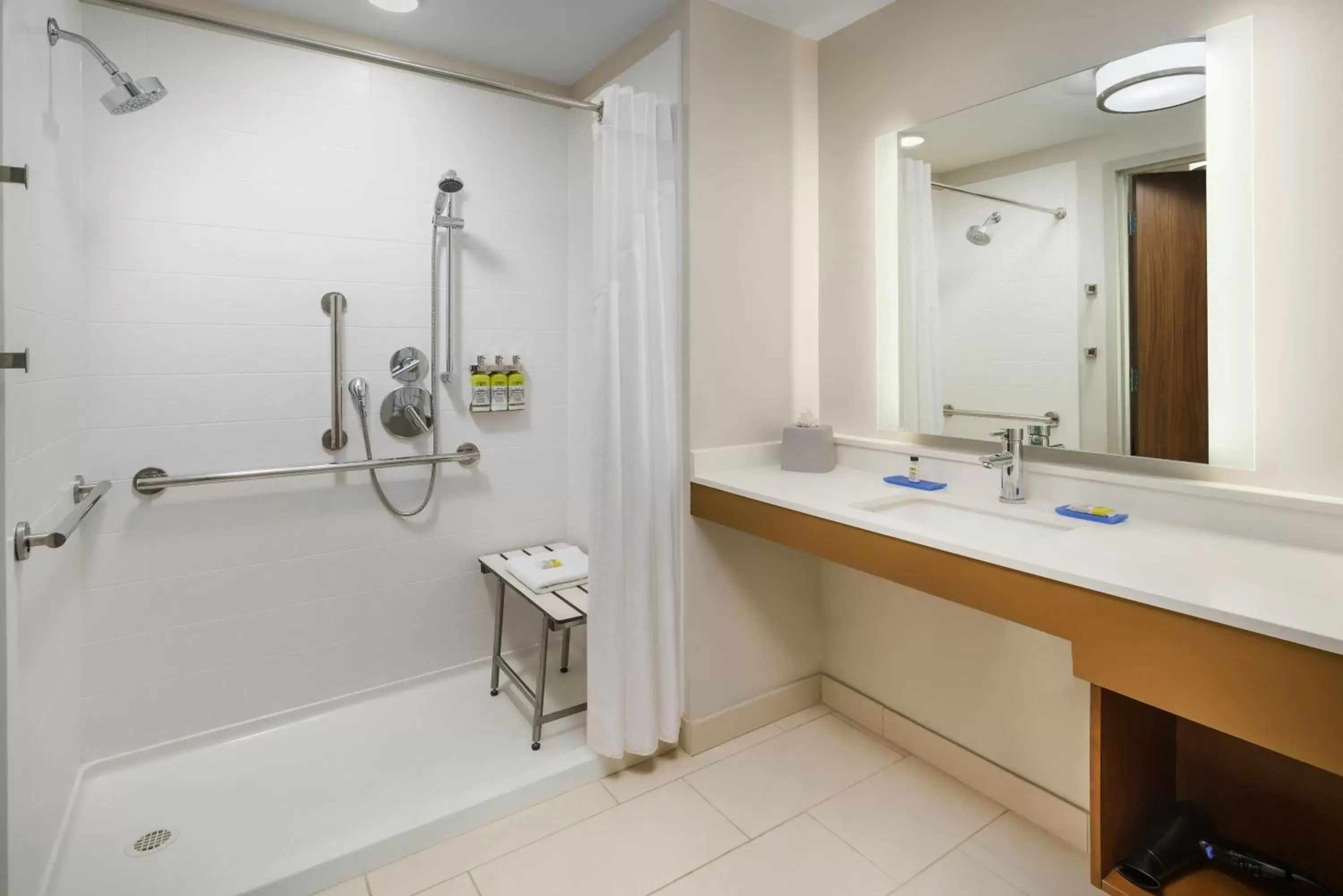 King Room - Hearing Accessible - Roll-in Shower in Holiday Inn Express & Suites Oakhurst-Yosemite Park Area by IHG King Room - Hearing Accessible - Roll-in Shower in Holiday Inn Express & Suites Oakhurst-Yosemite Park Area by IHG