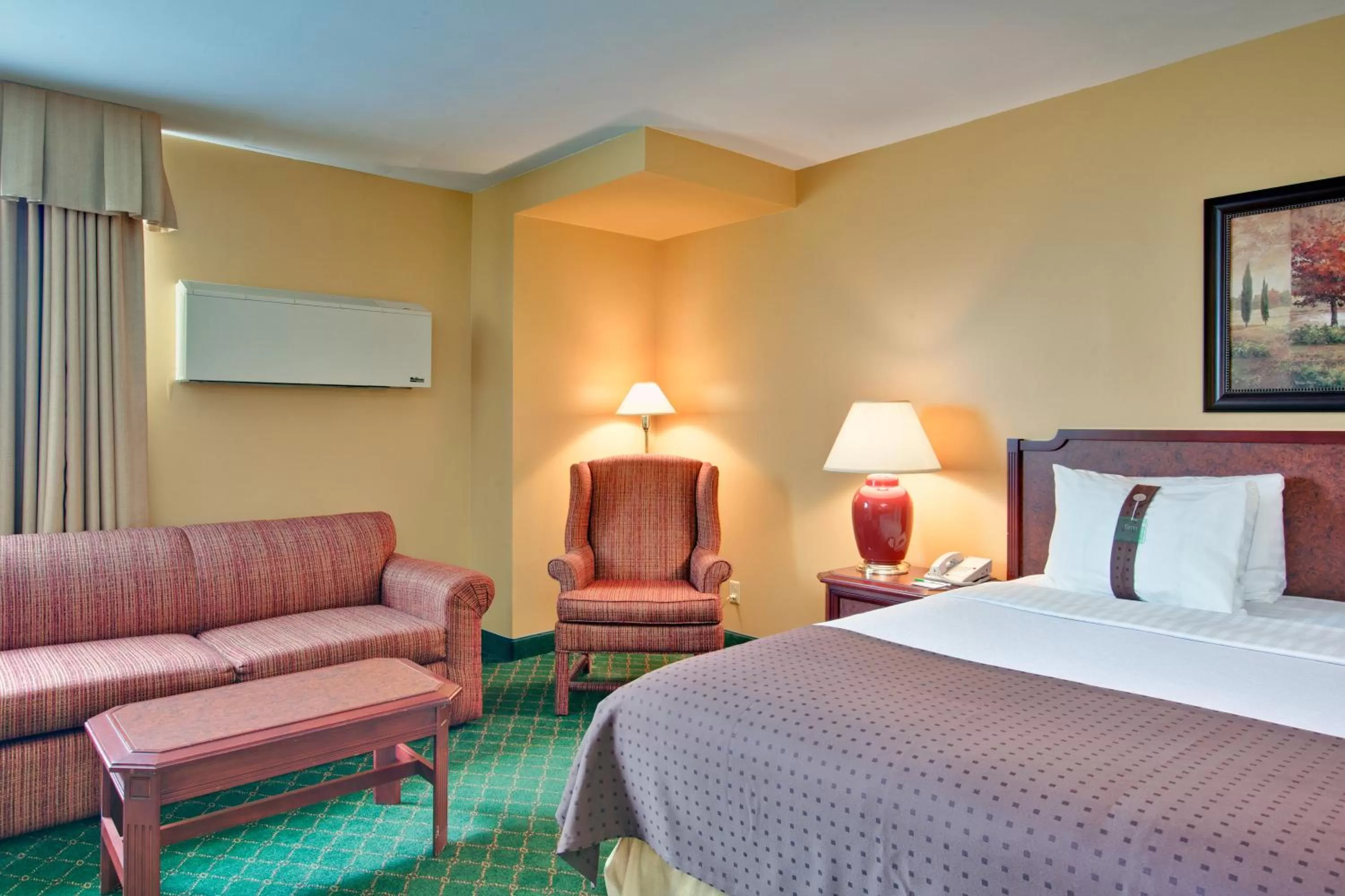 Bed in Days Inn by Wyndham Stephenville