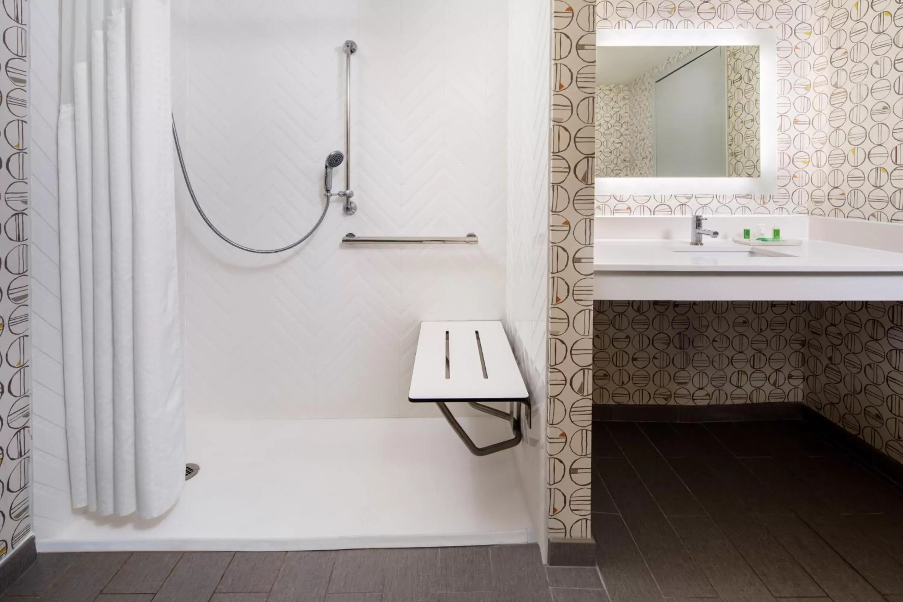 Photo of the whole room, Bathroom in Holiday Inn Charlottesville-Monticello, an IHG Hotel