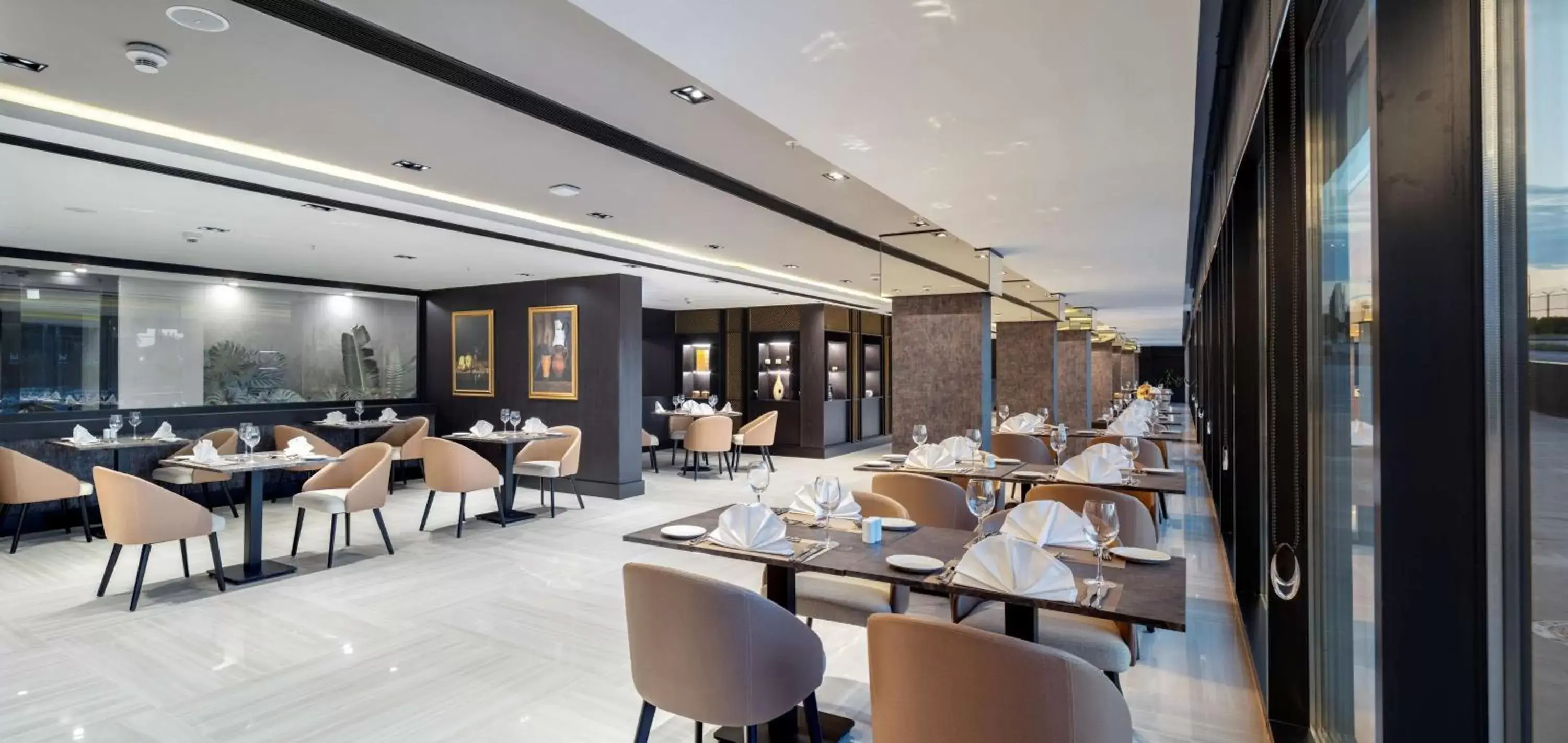 Restaurant/places to eat in Radisson Hotel Izmir Aliaga Restaurant/places to eat in Radisson Hotel Izmir Aliaga