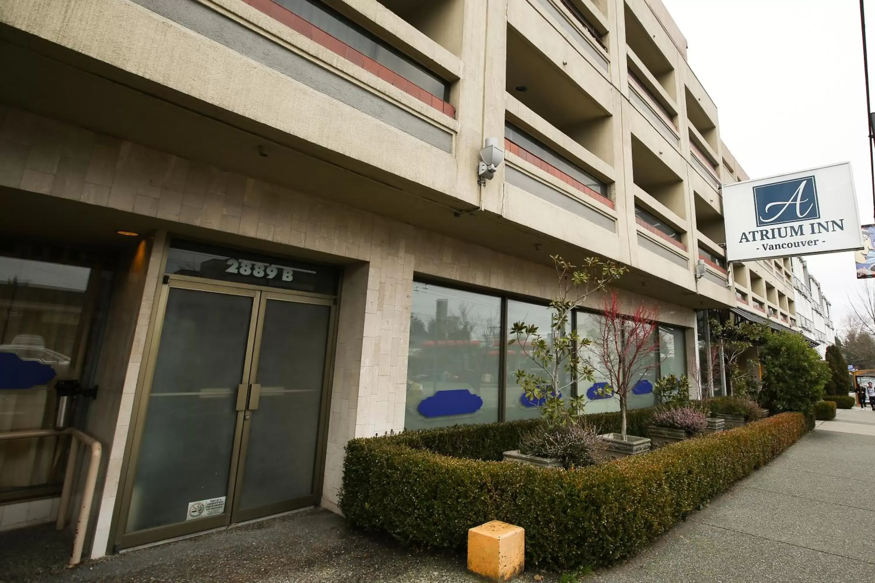 Facade/entrance, Property Building in Atrium Inn Vancouver