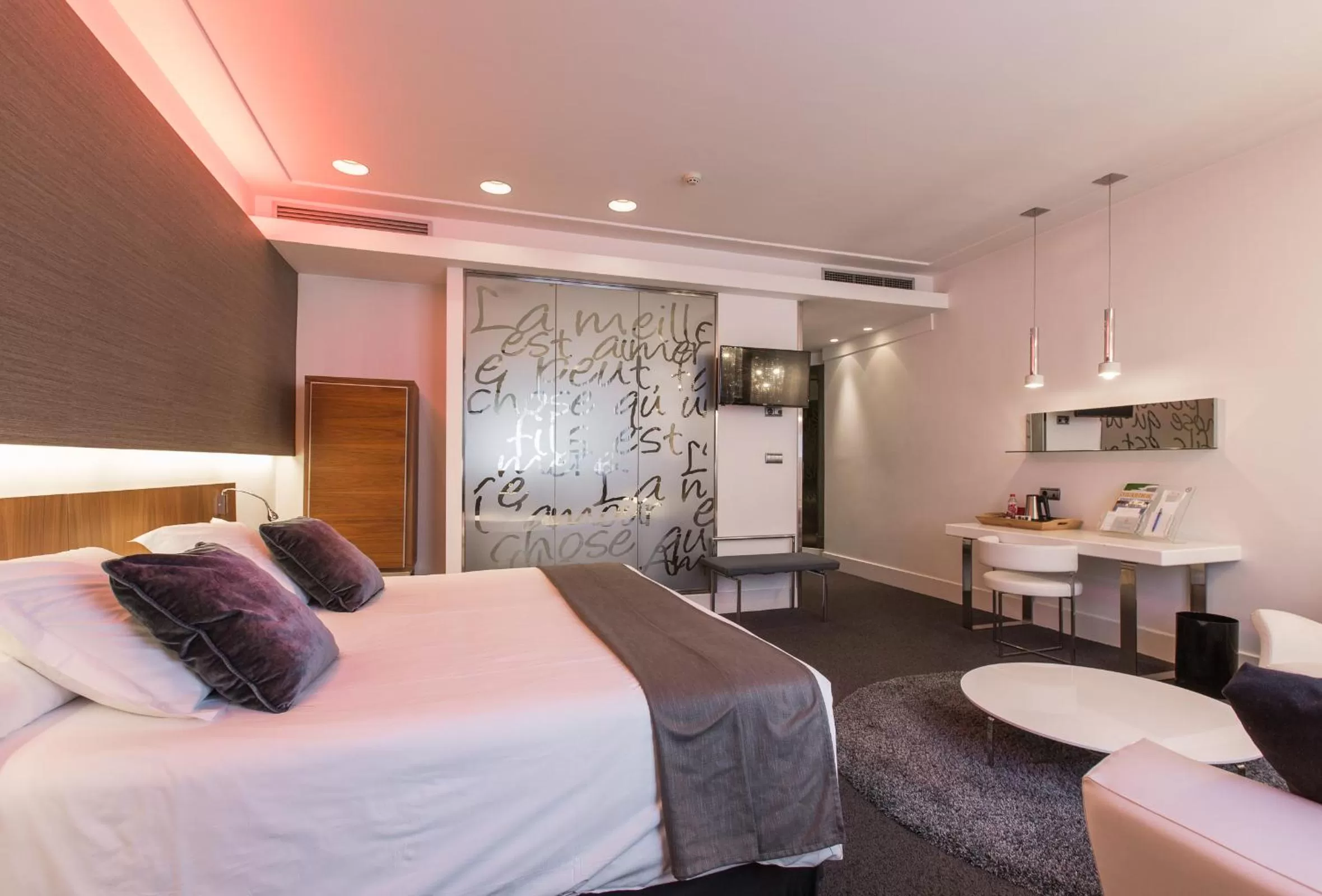 Photo of the whole room, Bed in Hotel Carlton