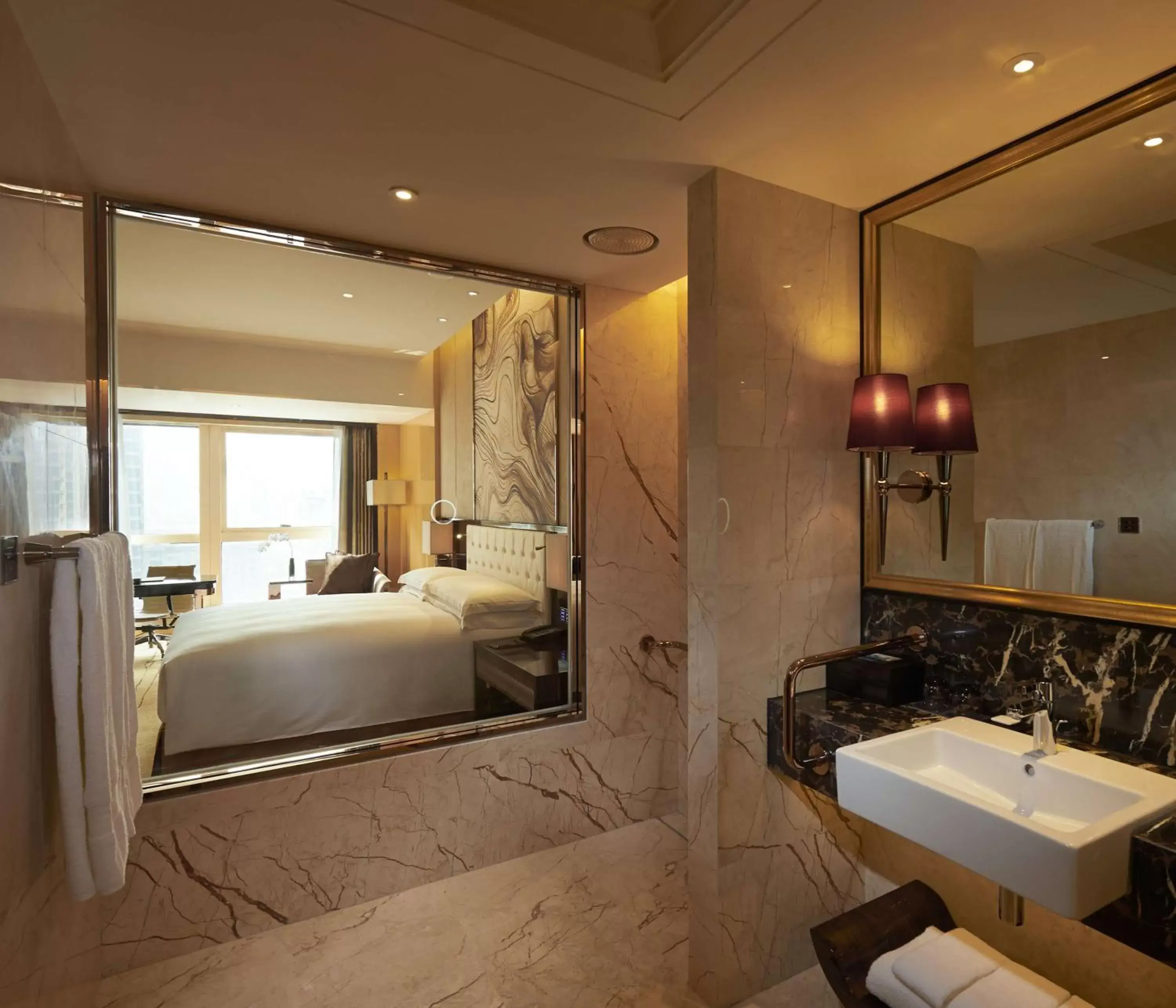 Bed, Bathroom in Hilton Zhengzhou