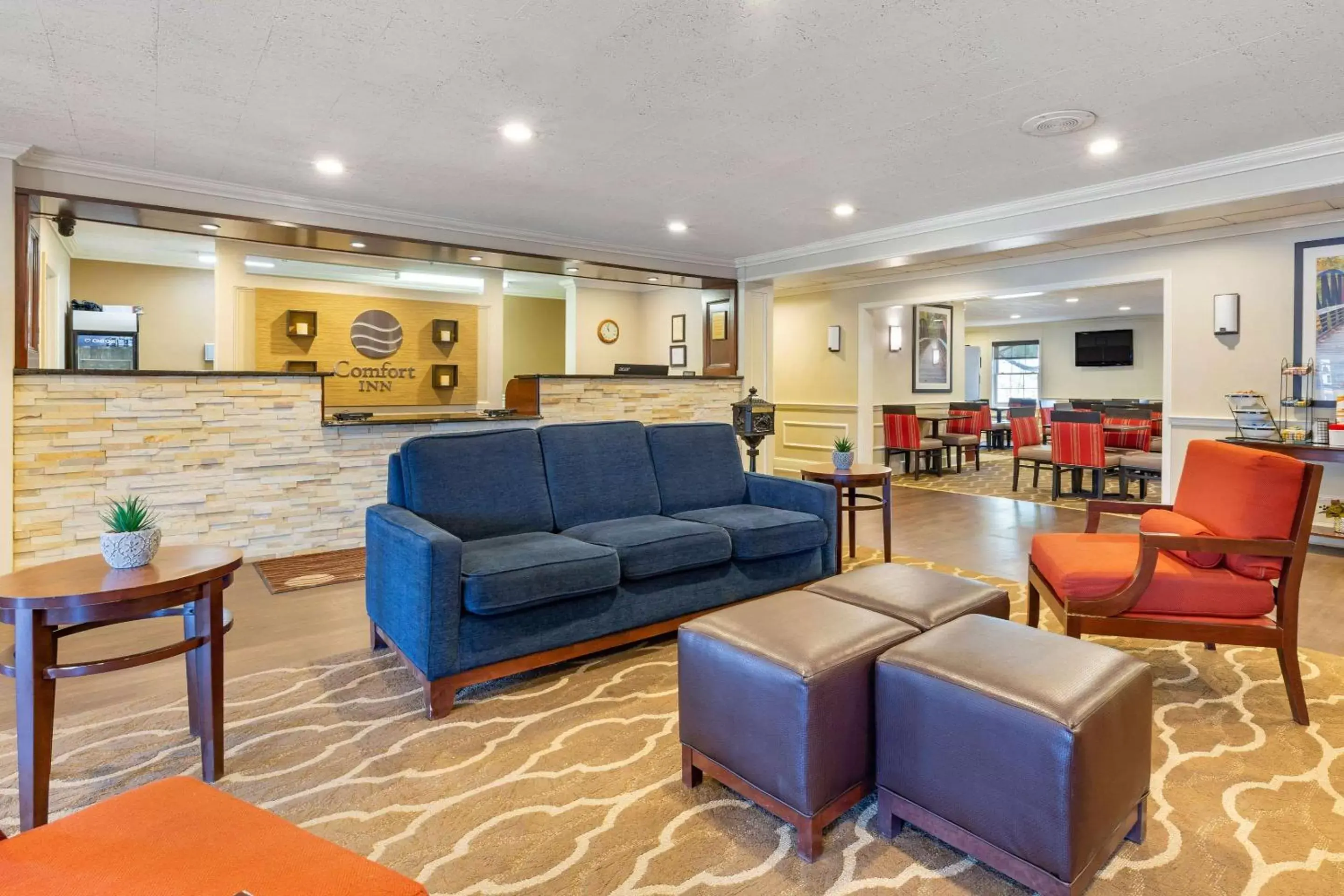 Lobby or reception, Seating Area in Comfort Inn Auburn-Worcester