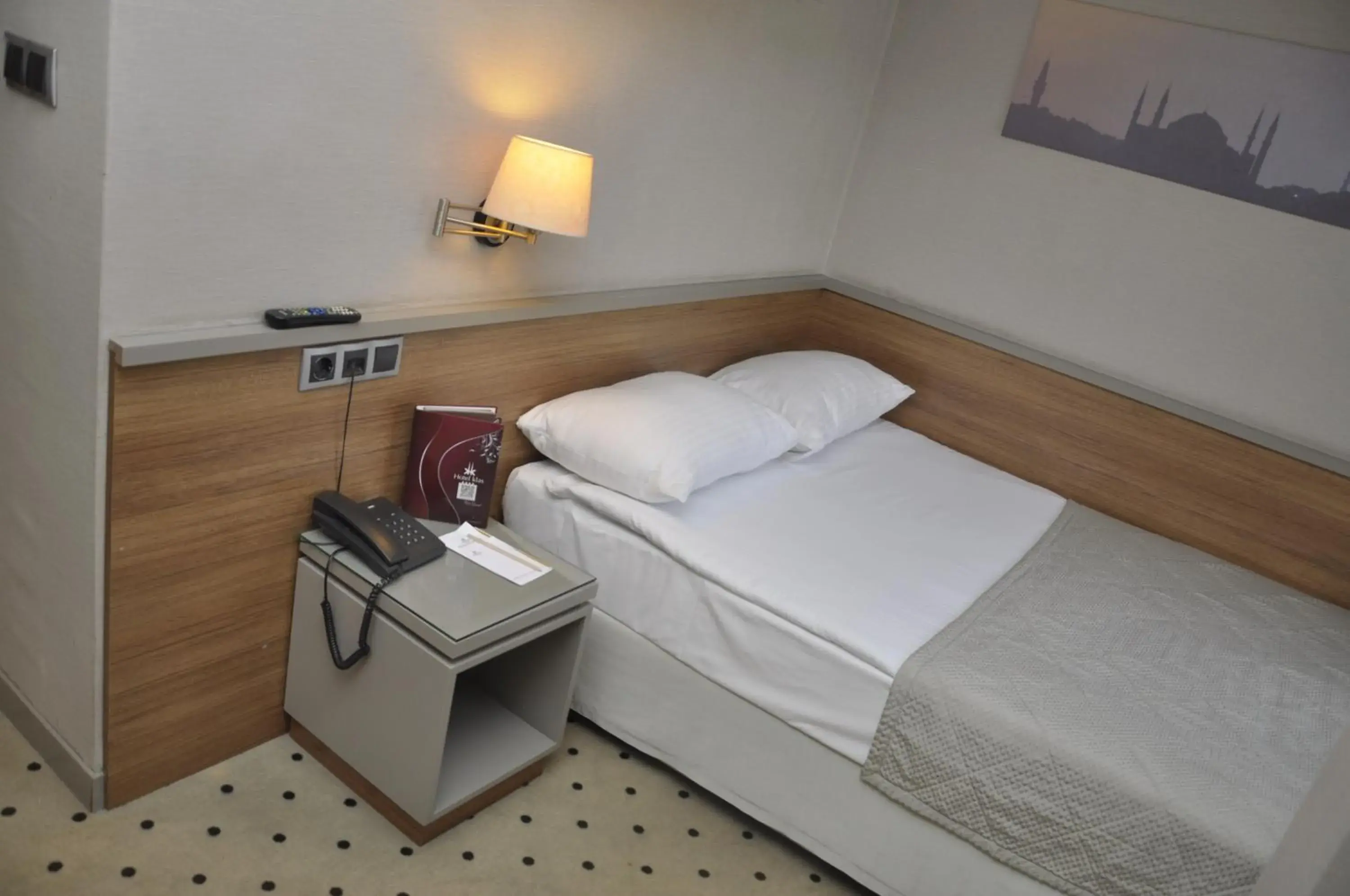 Bedroom, Bed in Klas Hotel
