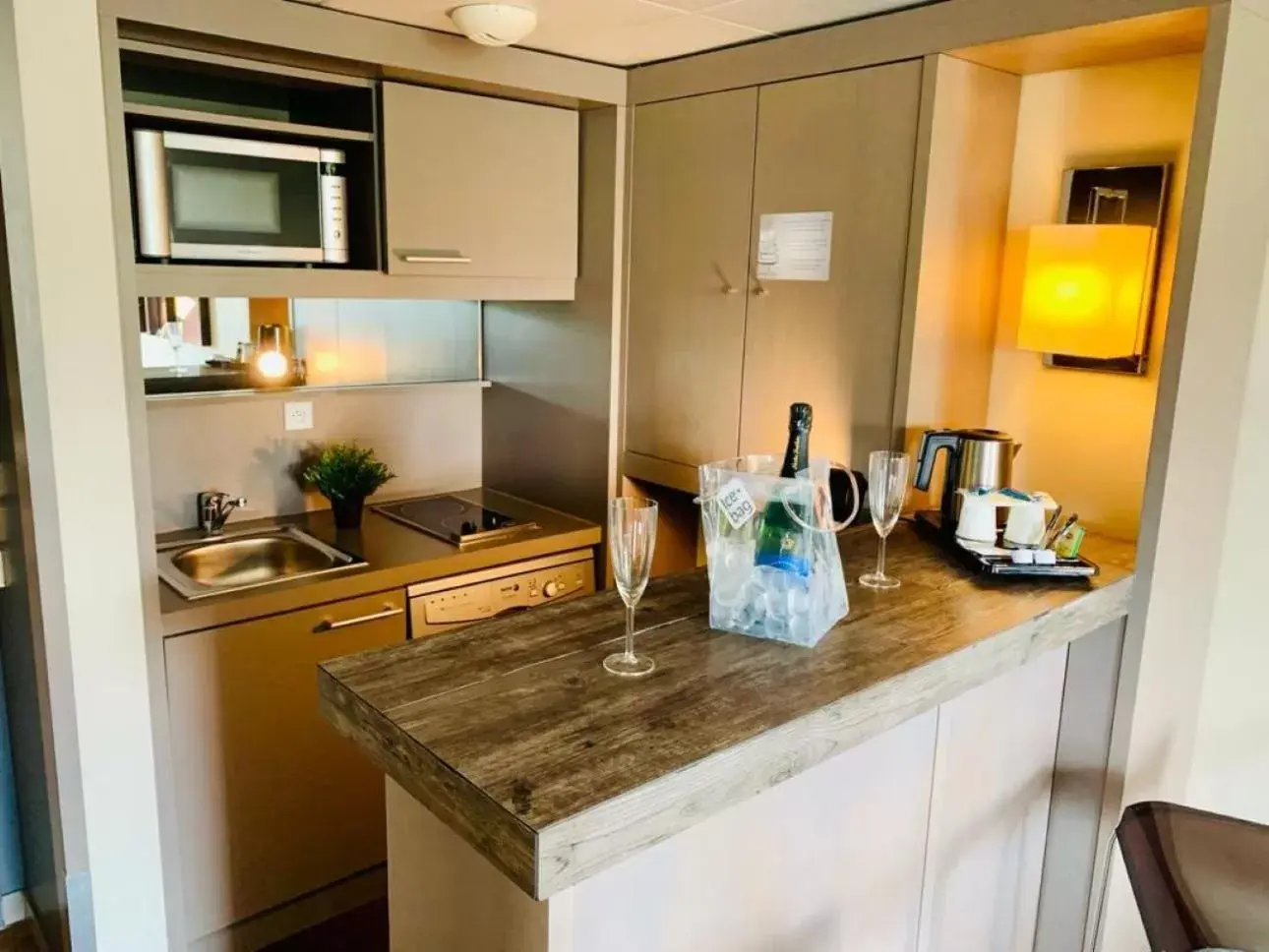 kitchen, Kitchen/Kitchenette in Standing Hotel Suites by Actisource
