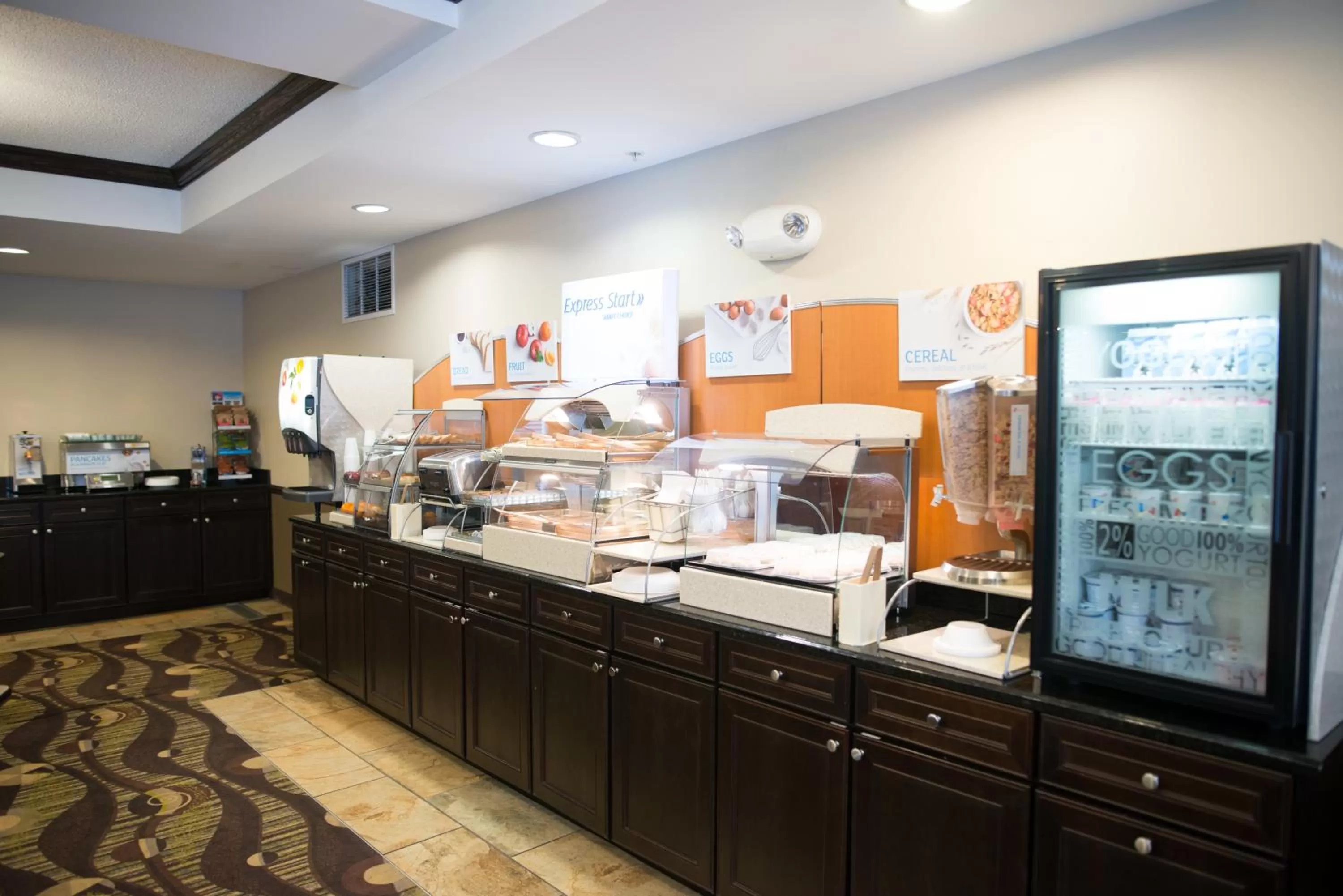 Breakfast in Holiday Inn Express & Suites Northwood by IHG
