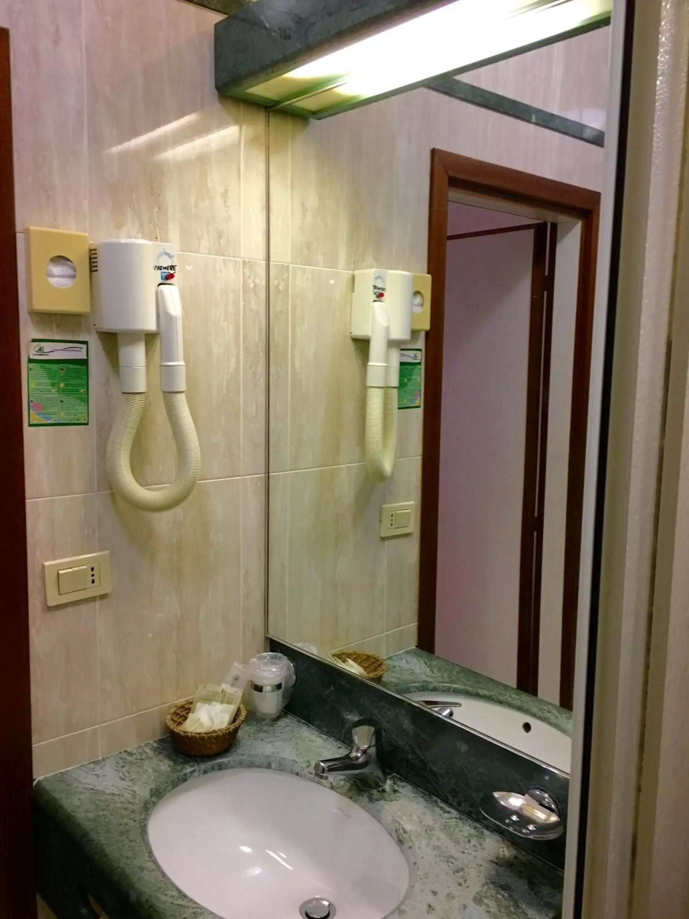 Bathroom in Hotel Caldin's