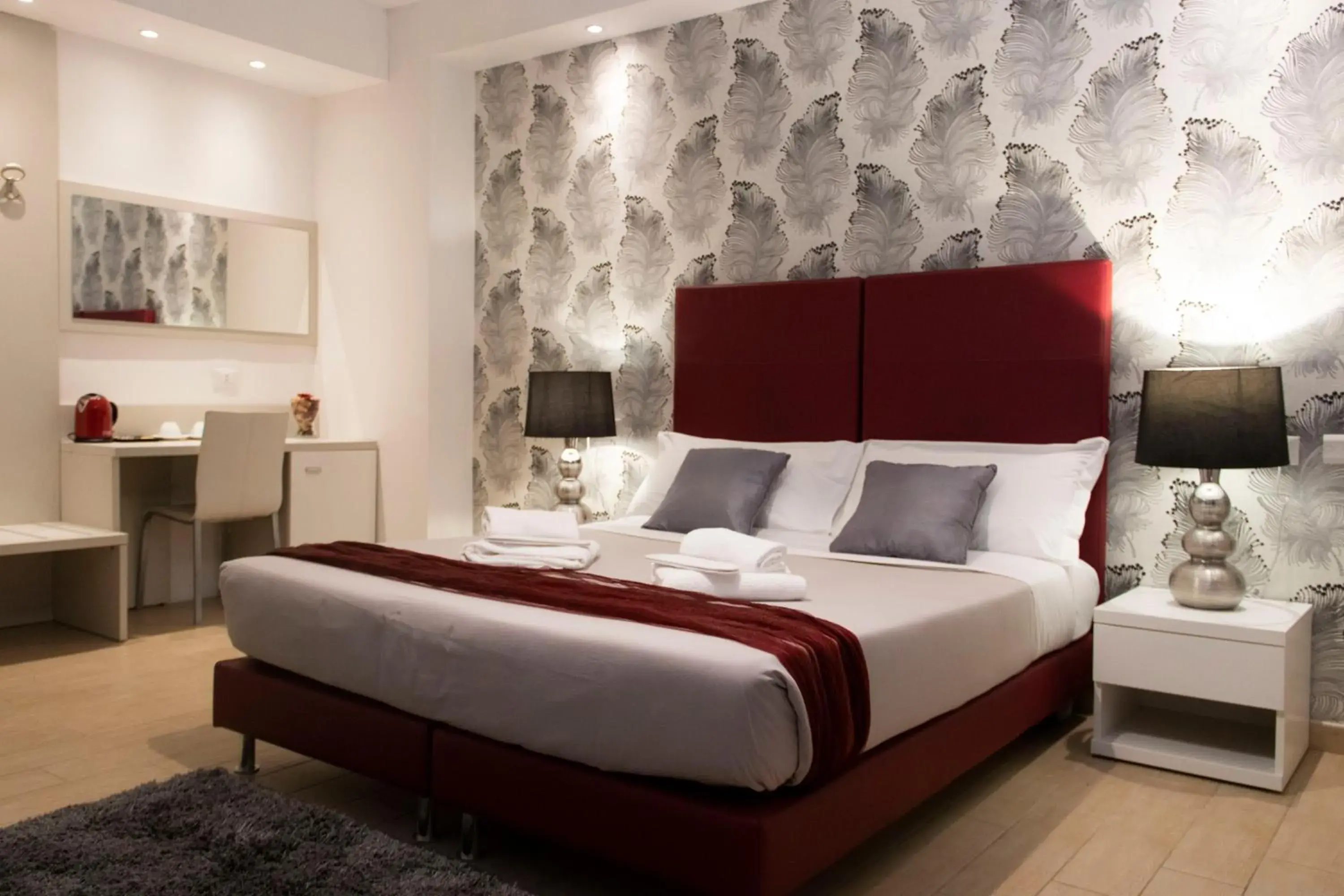Bed in Hotel Rossovino Como