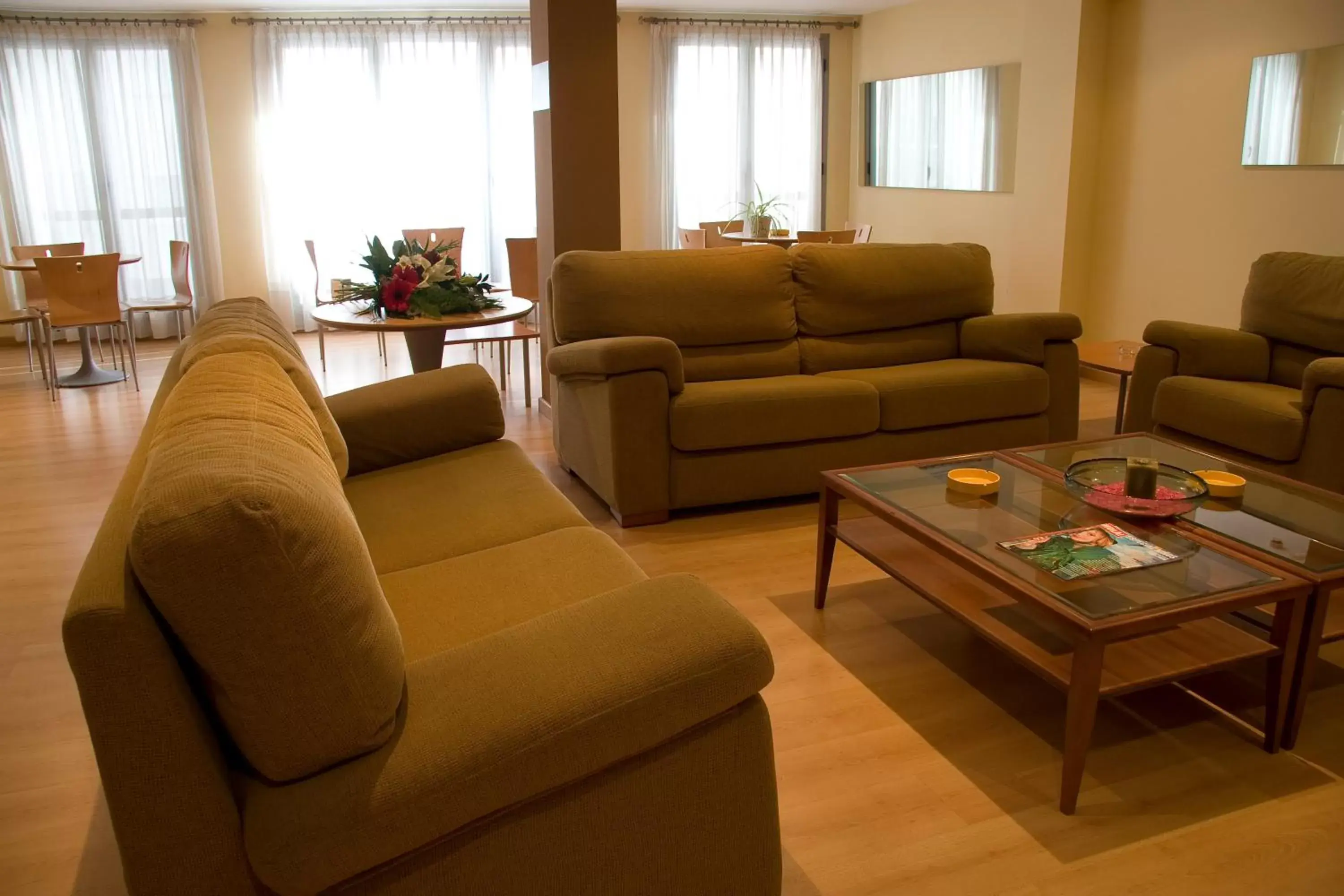 Living room, Seating Area in Hotel Torre Monreal