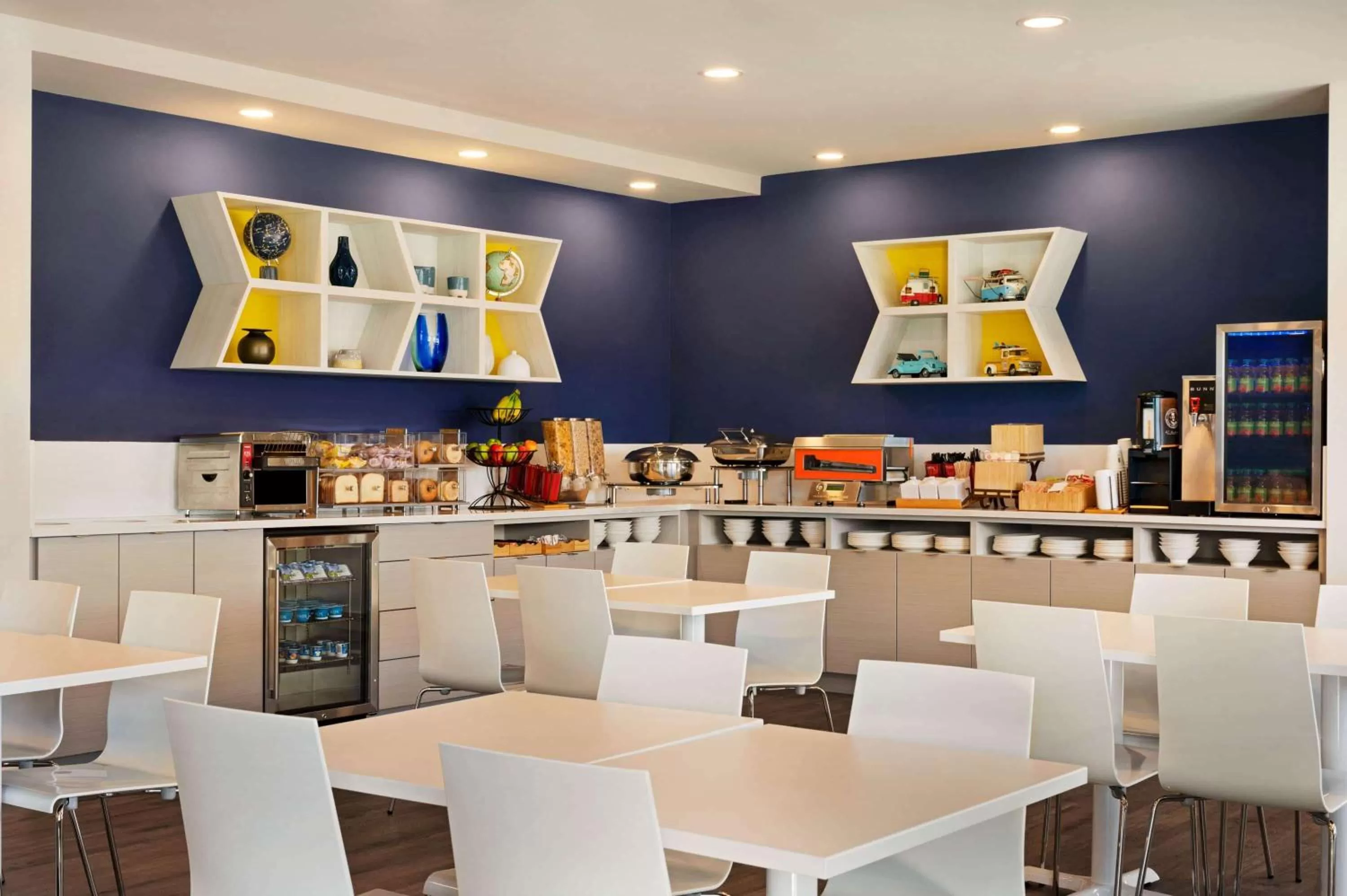 Restaurant/places to eat in Microtel Inn & Suites by Wyndham Aurora