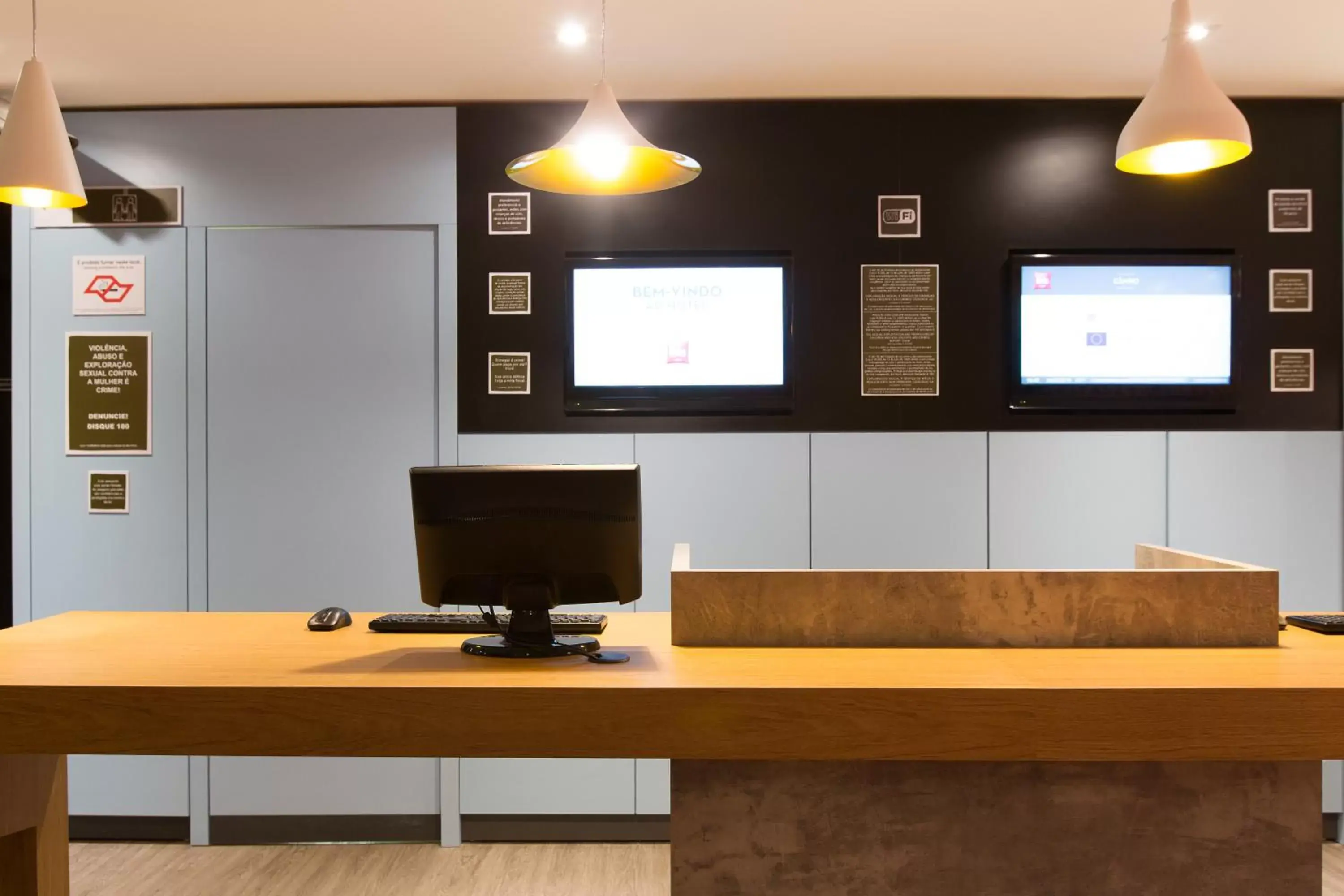 Lobby or reception, TV/Entertainment Center in ibis Sao Jose dos Campos Colinas