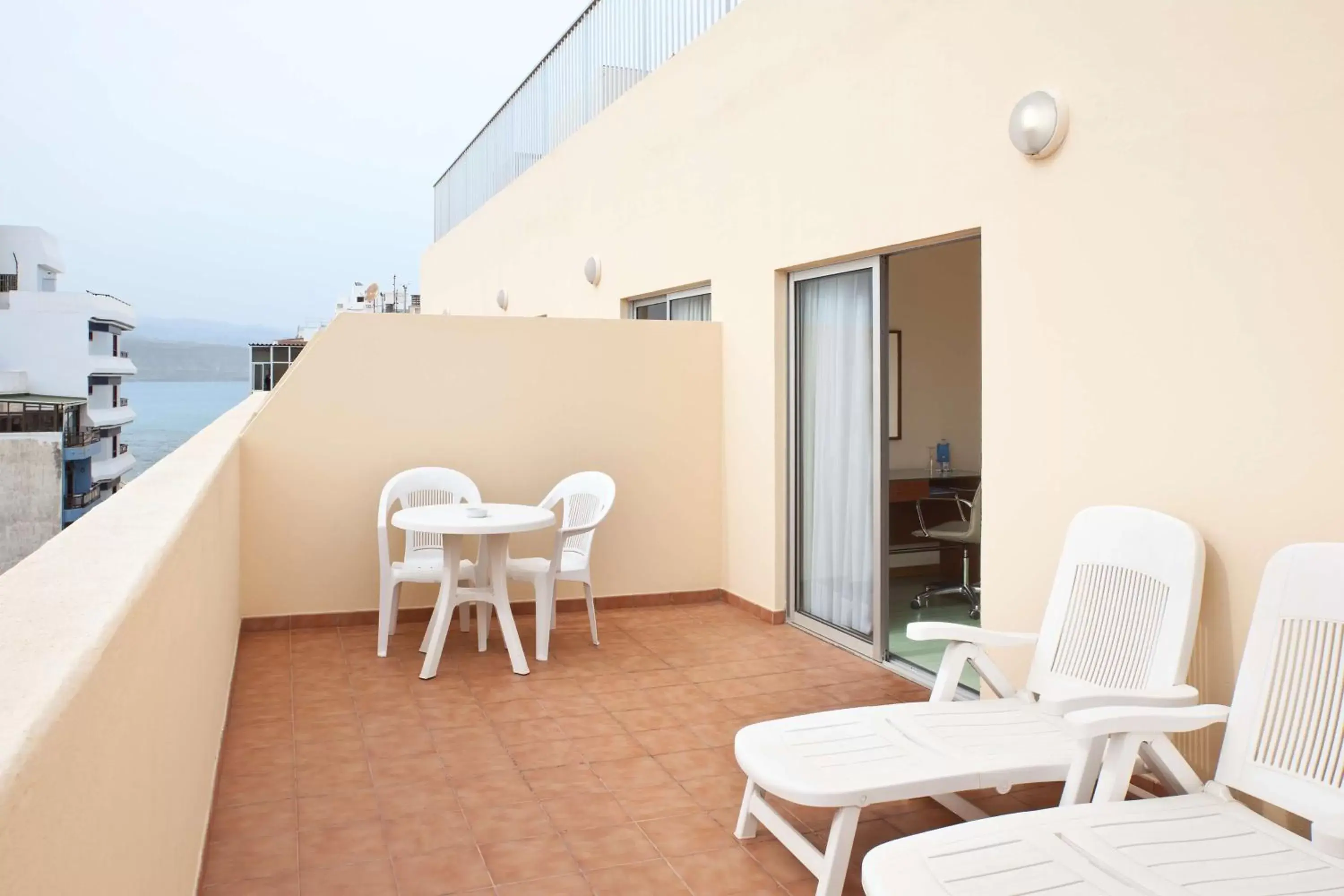 Photo of the whole room, Balcony/Terrace in NH Las Palmas Playa las Canteras