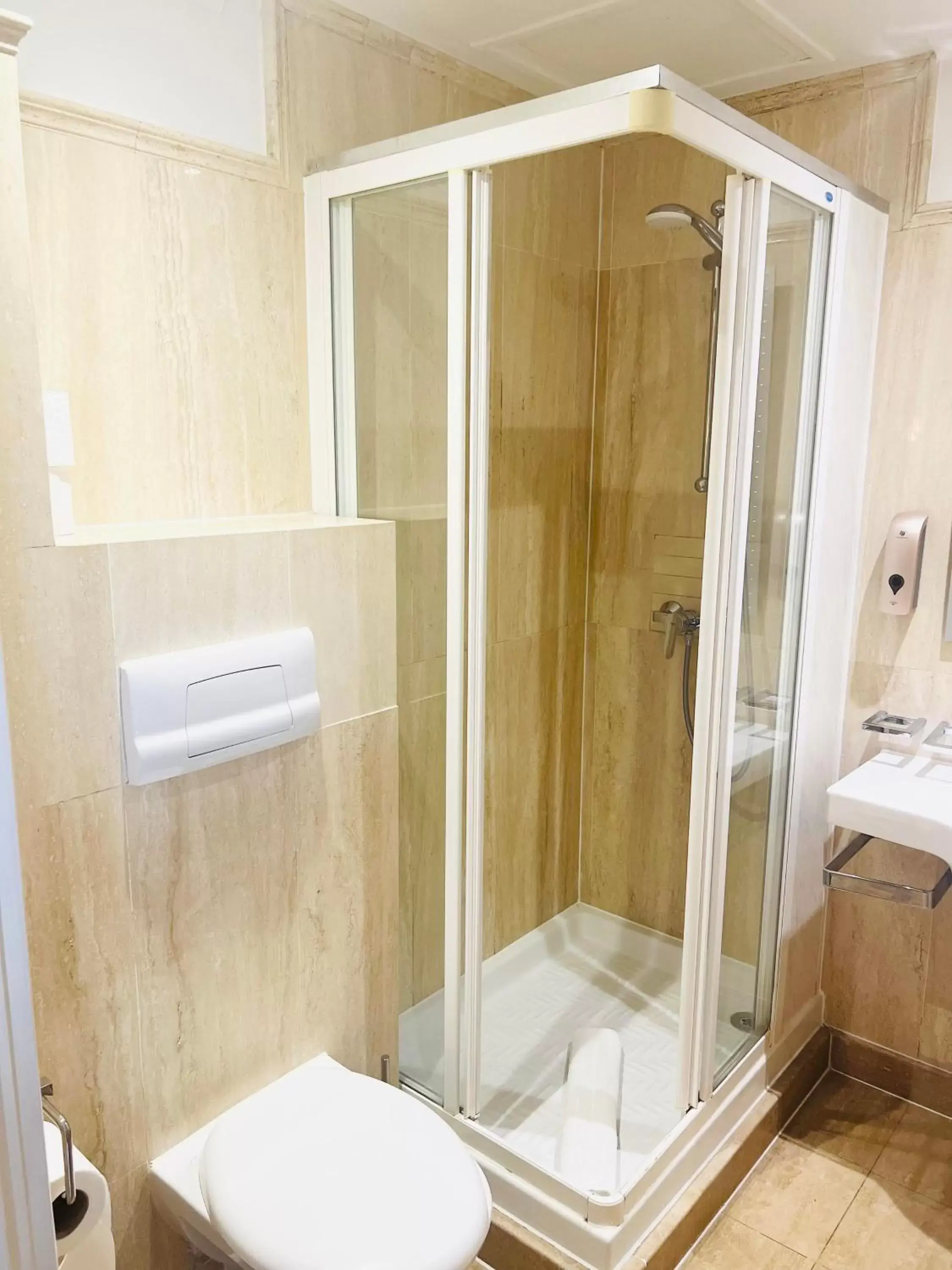 Shower, Bathroom in MSK Hotel 82