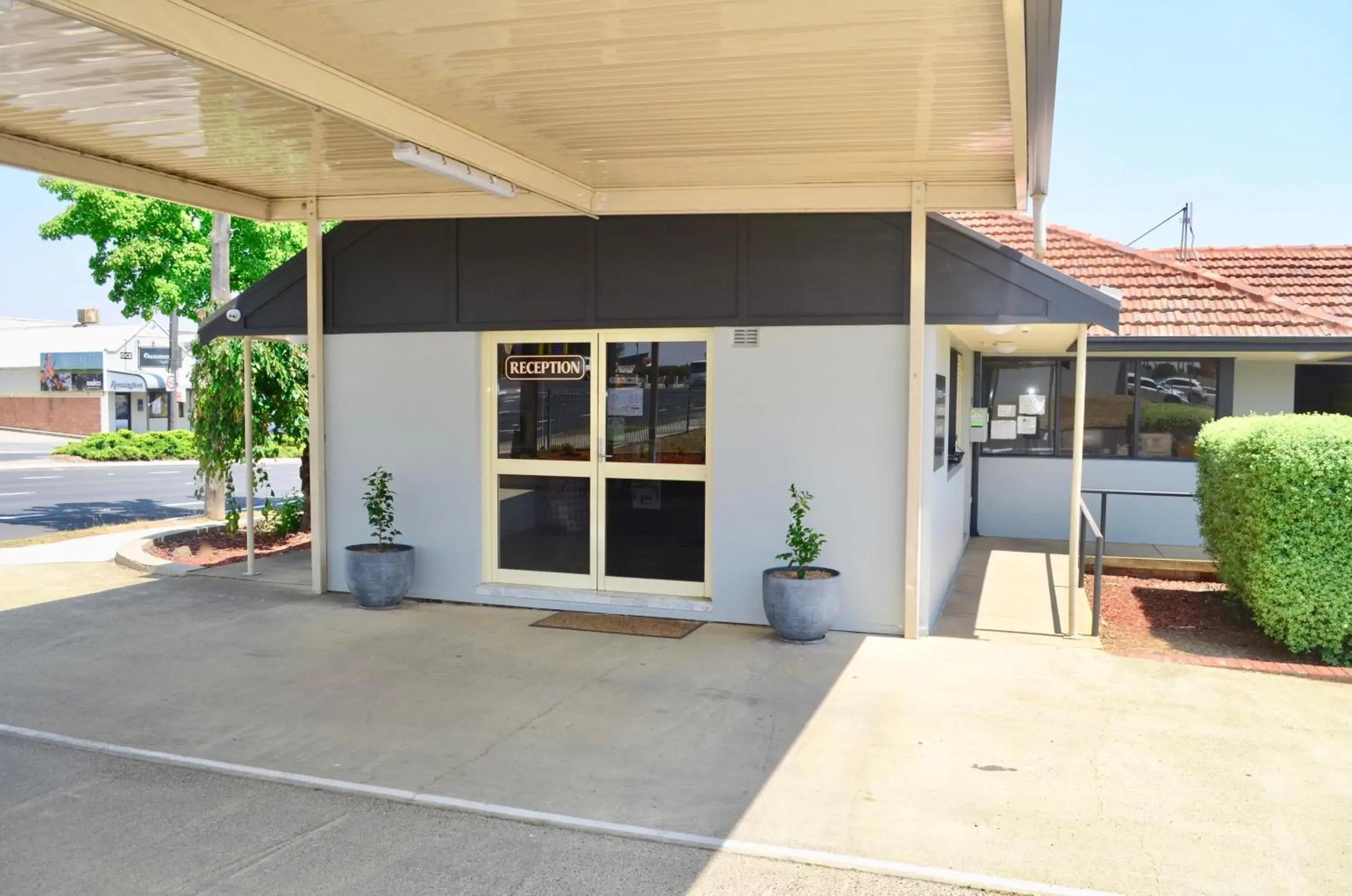 Property building in Bathurst Motor Inn Property building in Bathurst Motor Inn