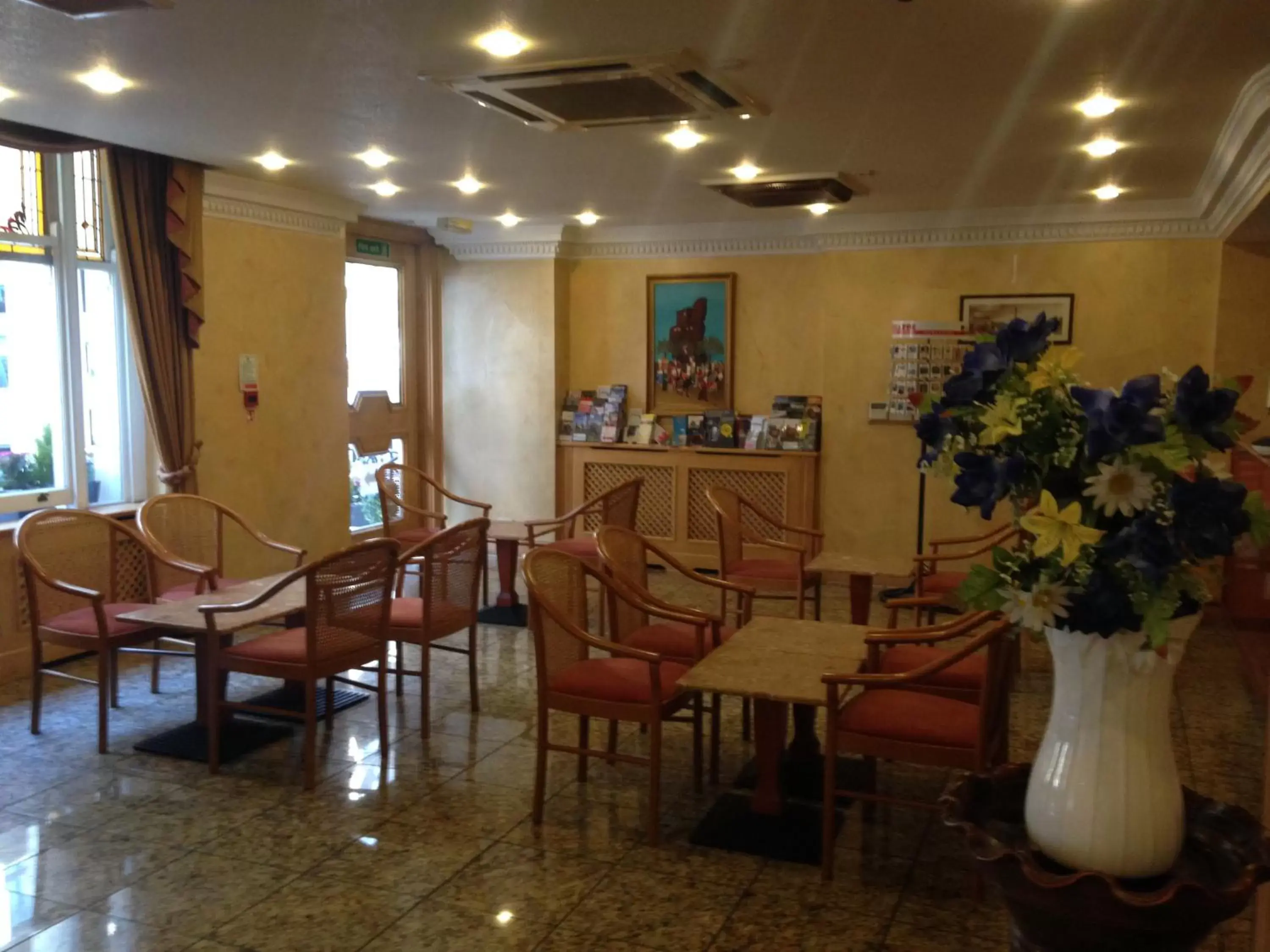 Lobby or reception, Restaurant/Places to Eat in Troy Hotel