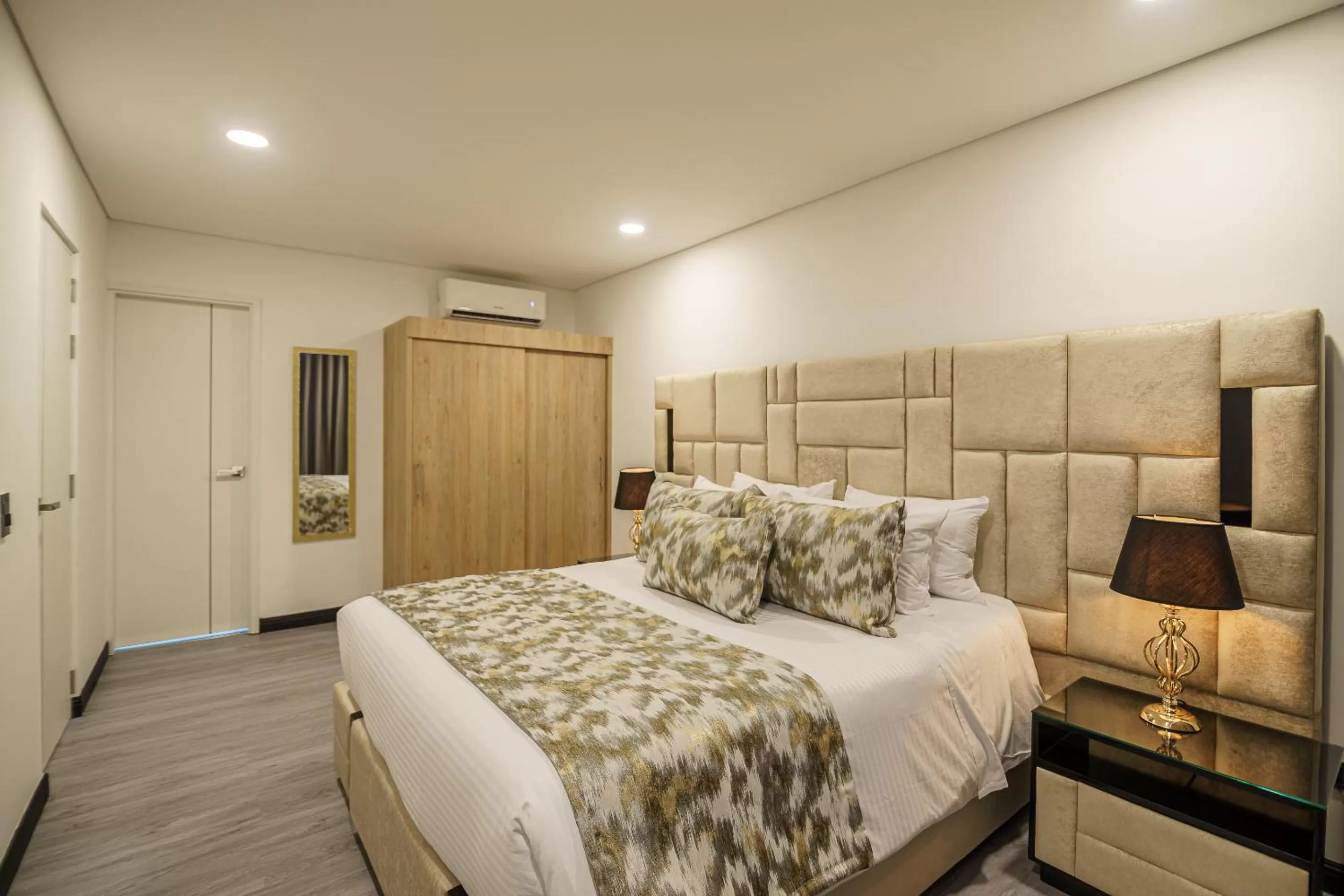 Bedroom, Bed in First Class Hotel