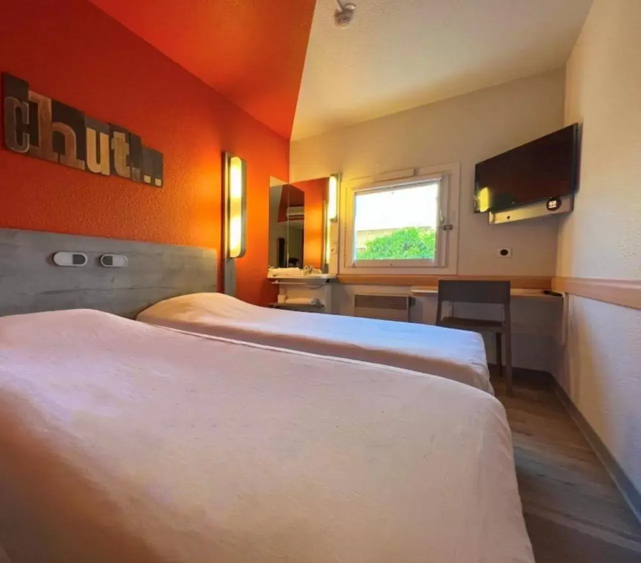 Bed in Ibis Budget Fréjus Capitou