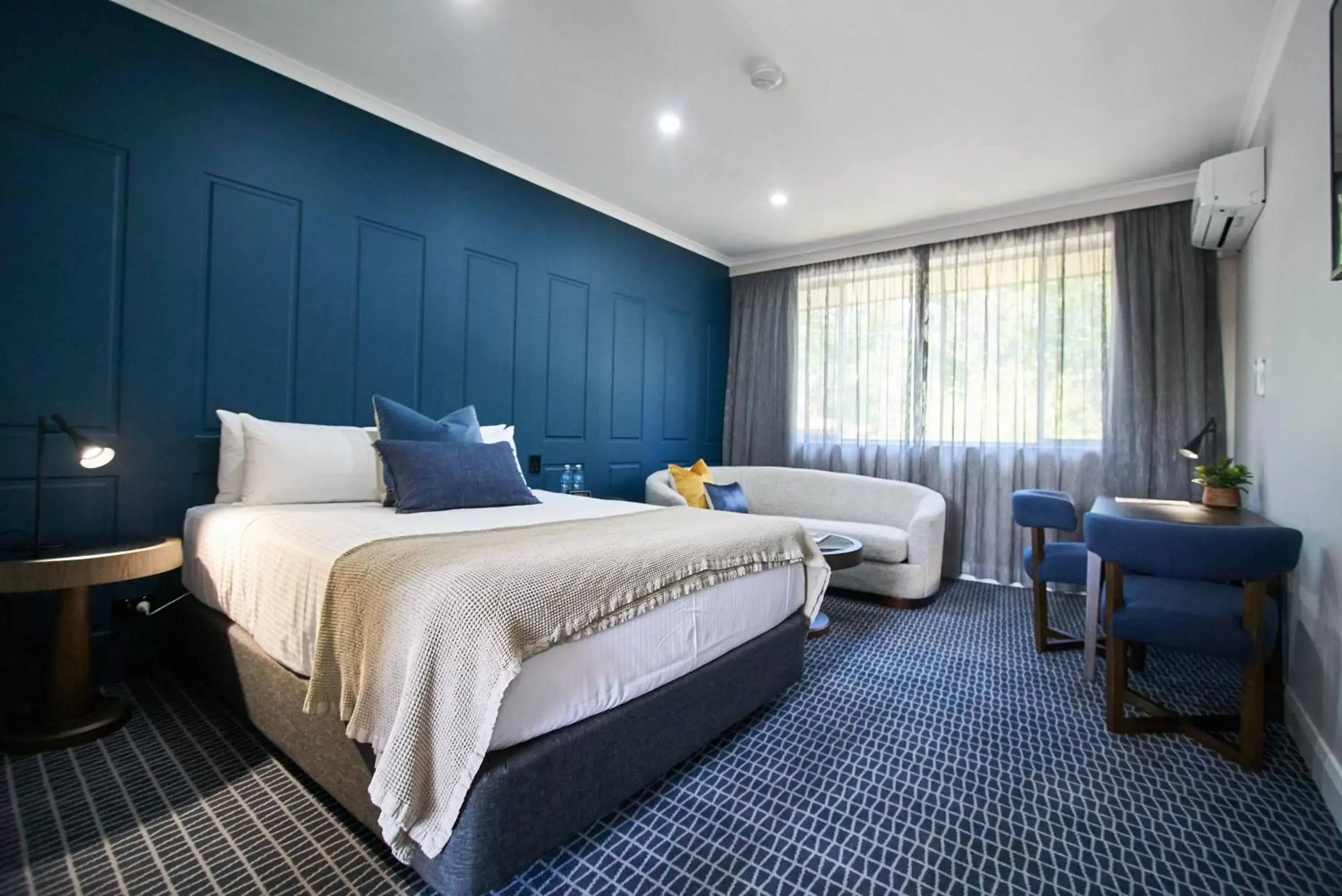 Photo of the whole room, Bed in Country Comfort Armidale