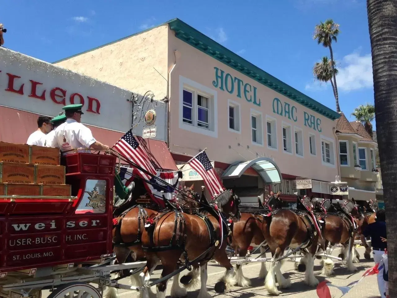 Property building in Hotel Mac Rae Property building in Hotel Mac Rae