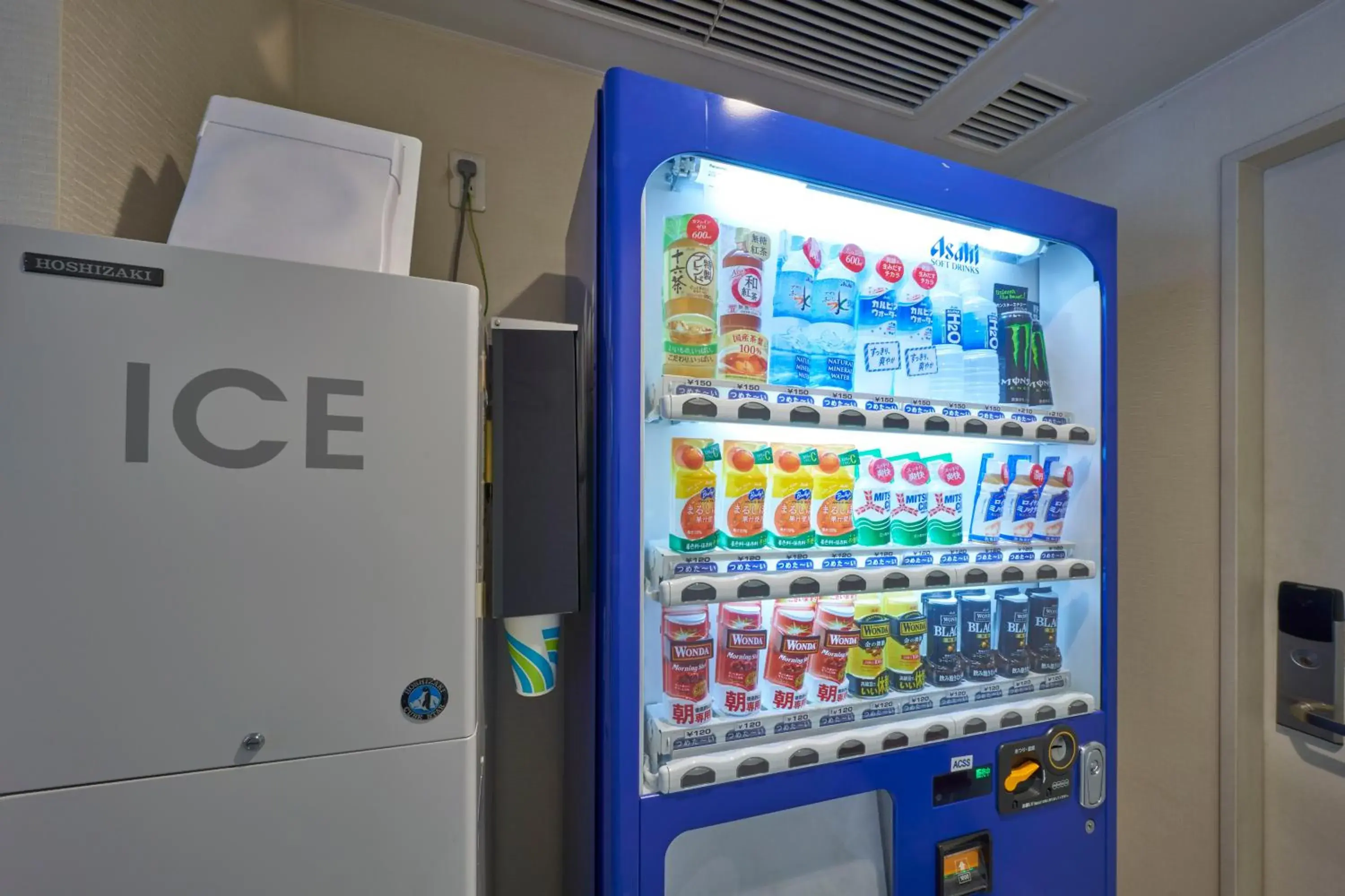 vending machine in Hotel Villa Fontaine Tokyo-Shinjuku