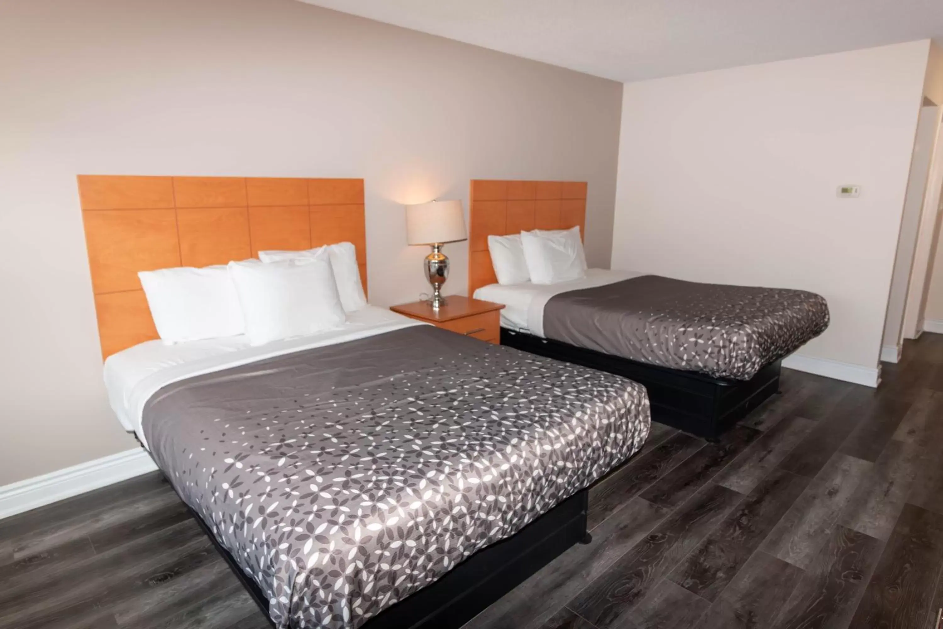 Bed in Borden Inn and Suites
