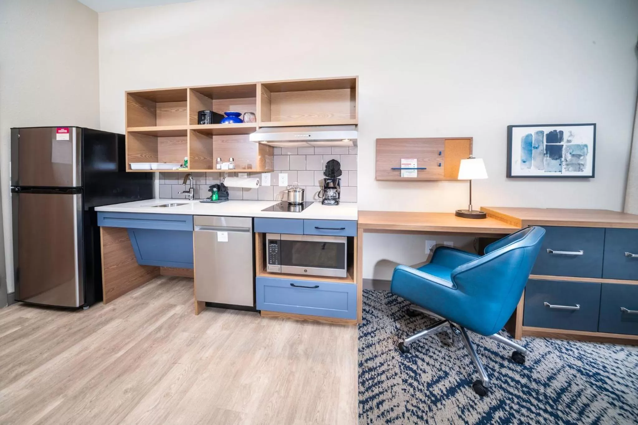 Kitchen or kitchenette in Candlewood Suites Charleston – Mt. Pleasant by IHG